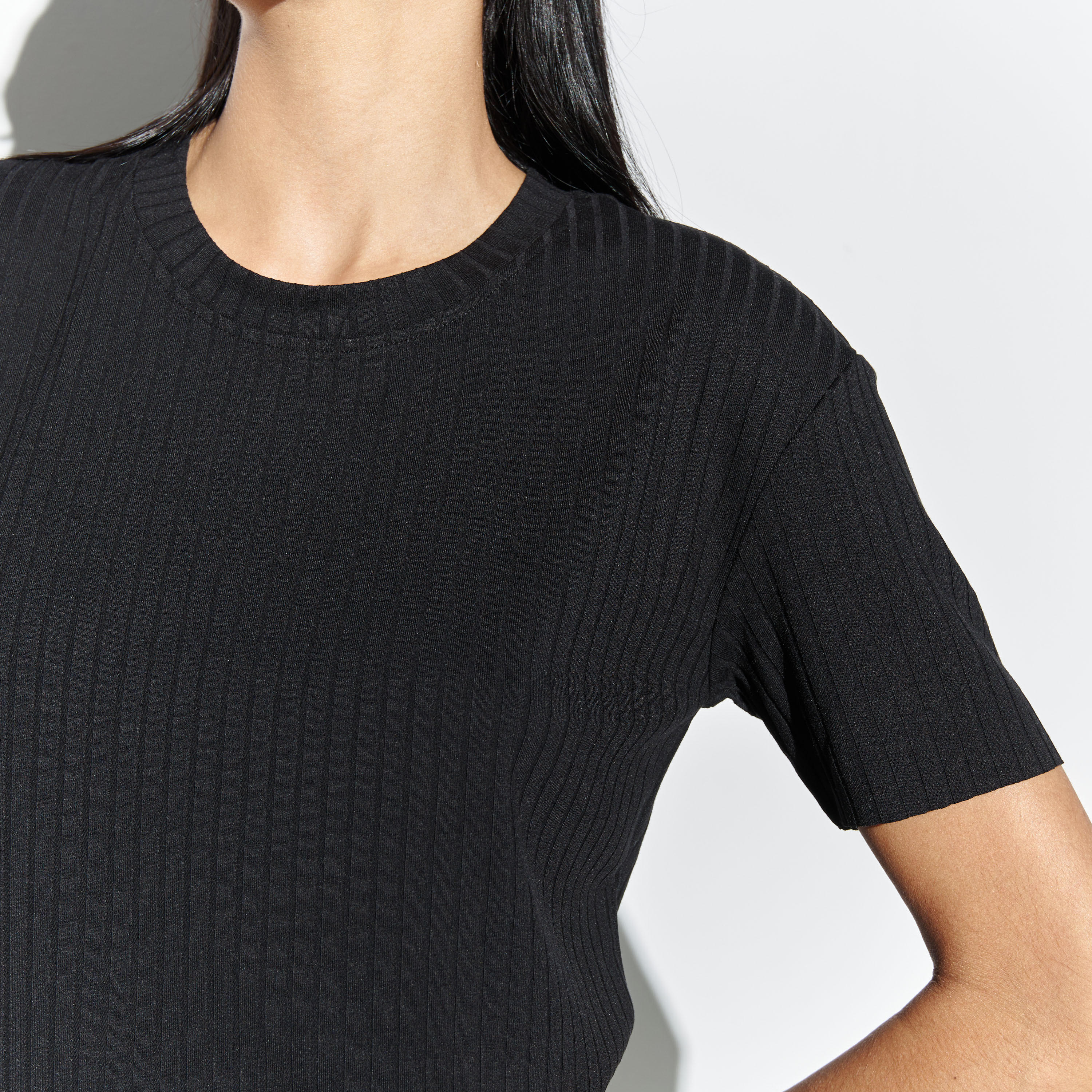 تيشيرت مضلع بياقة ضيّقة وأكمام قصيرة-women-clothing-tshirts-image-4