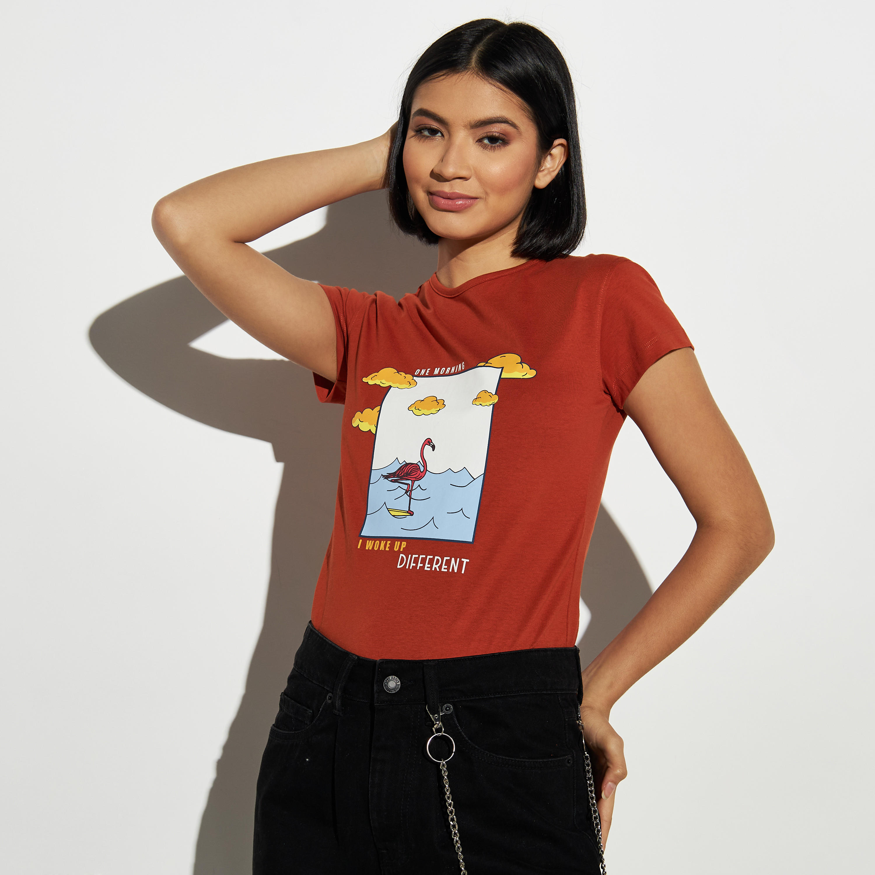 تيشيرت بياقة ضيقة وأكمام كاب وطبعات-women-clothing-tshirts-image-1