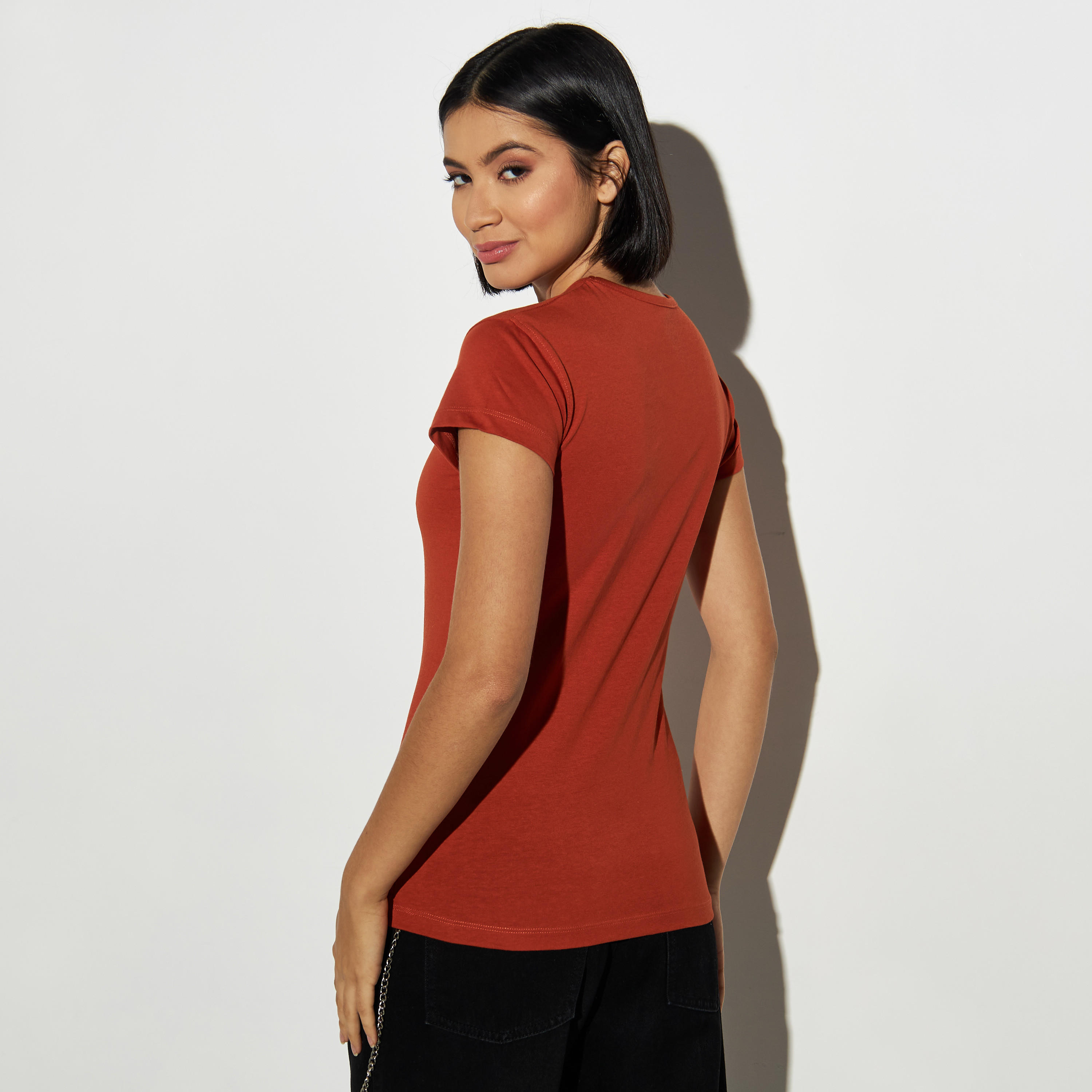 تيشيرت بياقة ضيقة وأكمام كاب وطبعات-women-clothing-tshirts-image-3