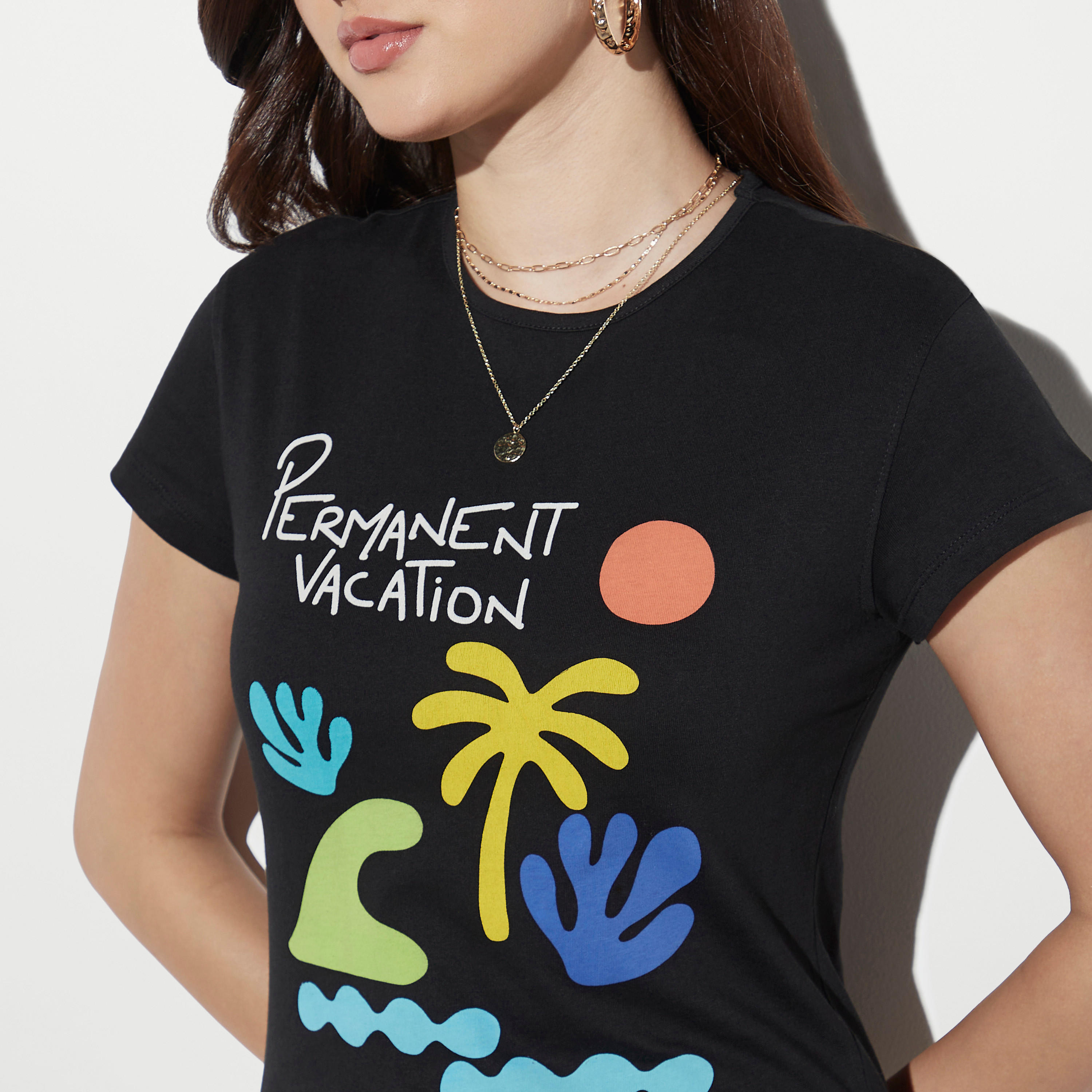 تيشيرت بياقة ضيقة وطبعات-women-clothing-tshirts-image-1