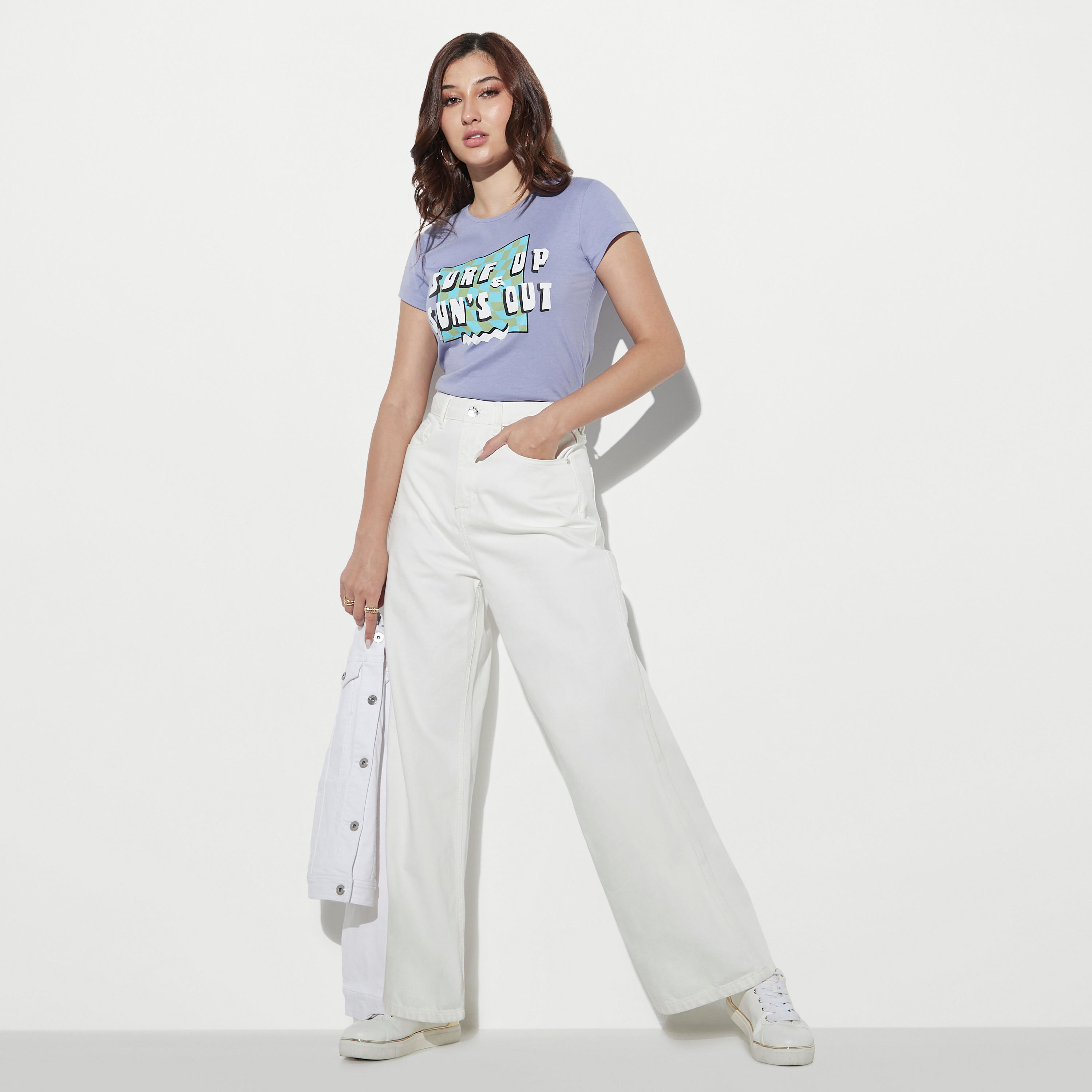 تيشيرت بياقة ضيقة وطبعات-women-clothing-tshirts-image-3