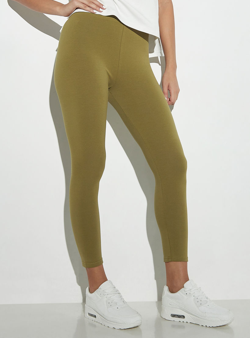 بنطلون ليقنز قصير سادة بخصر مطاطي-women-clothing-bottoms-leggings-image-4