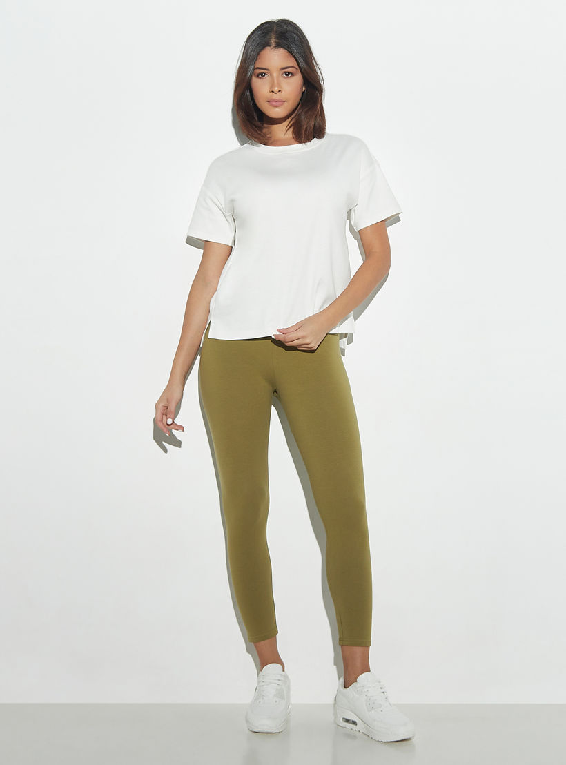 بنطلون ليقنز قصير سادة بخصر مطاطي-women-clothing-bottoms-leggings-image-3