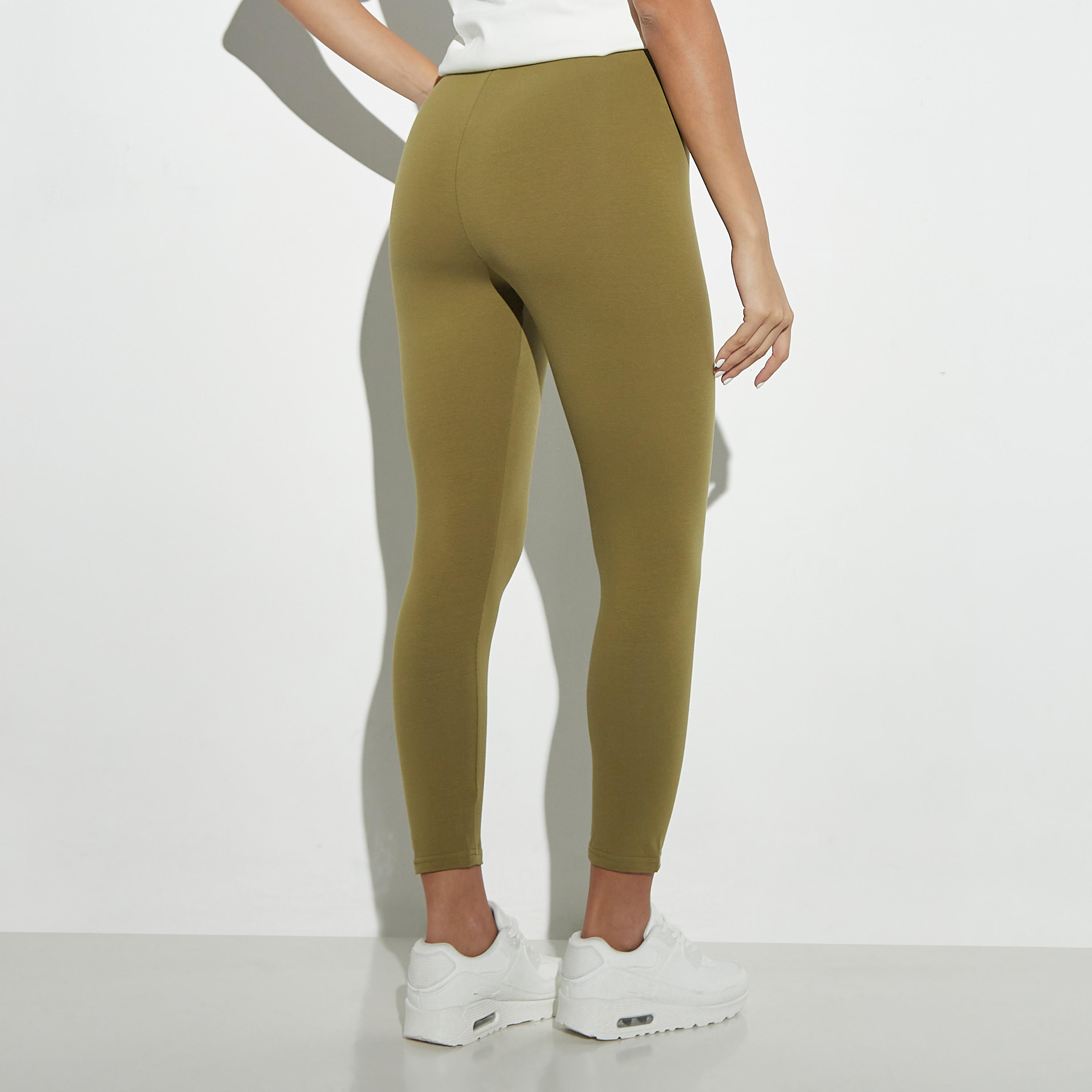 بنطلون ليقنز قصير سادة بخصر مطاطي-women-clothing-bottoms-leggings-image-2