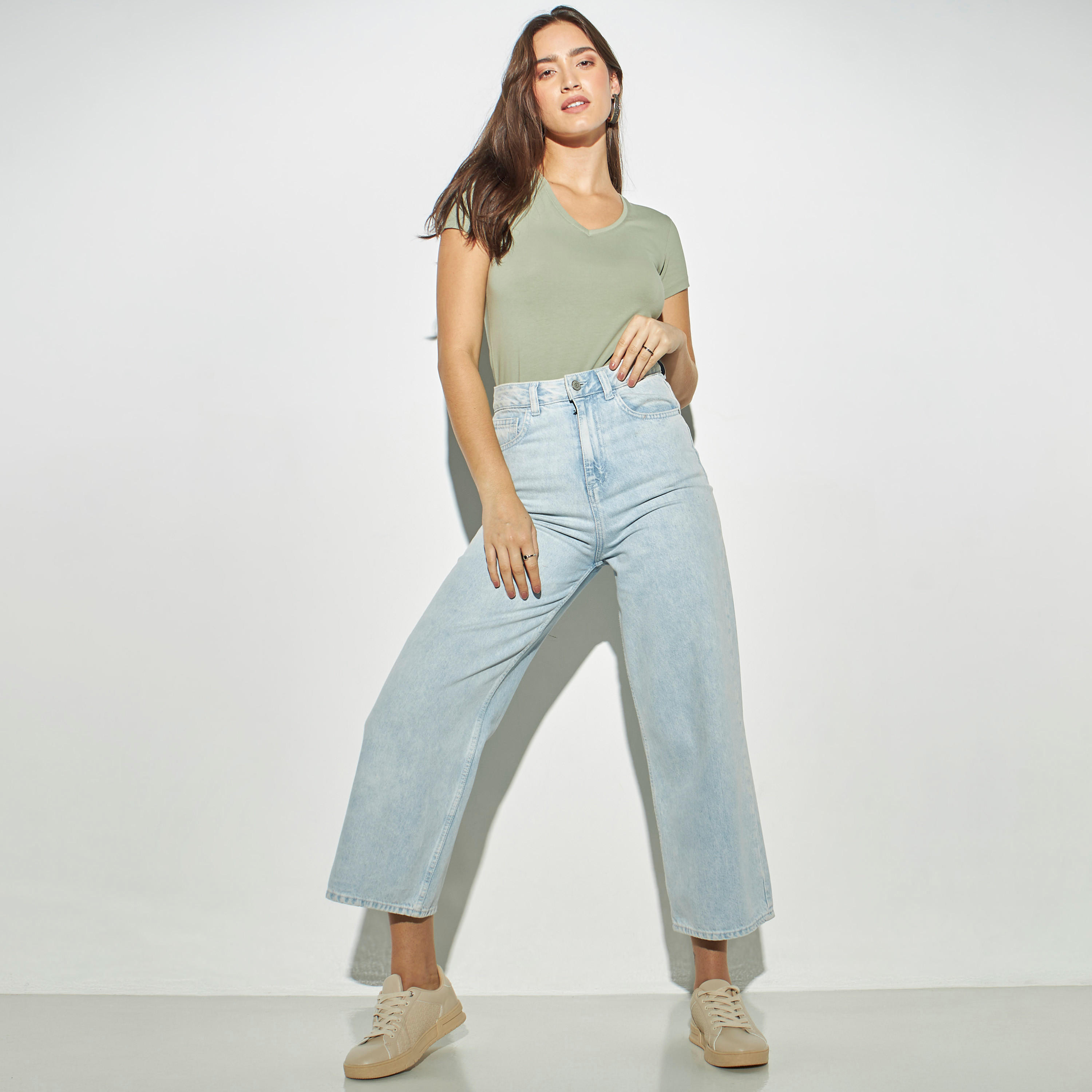 تيشيرت سادة بياقة V وأكمام قصيرة-women-clothing-tshirts-image-2