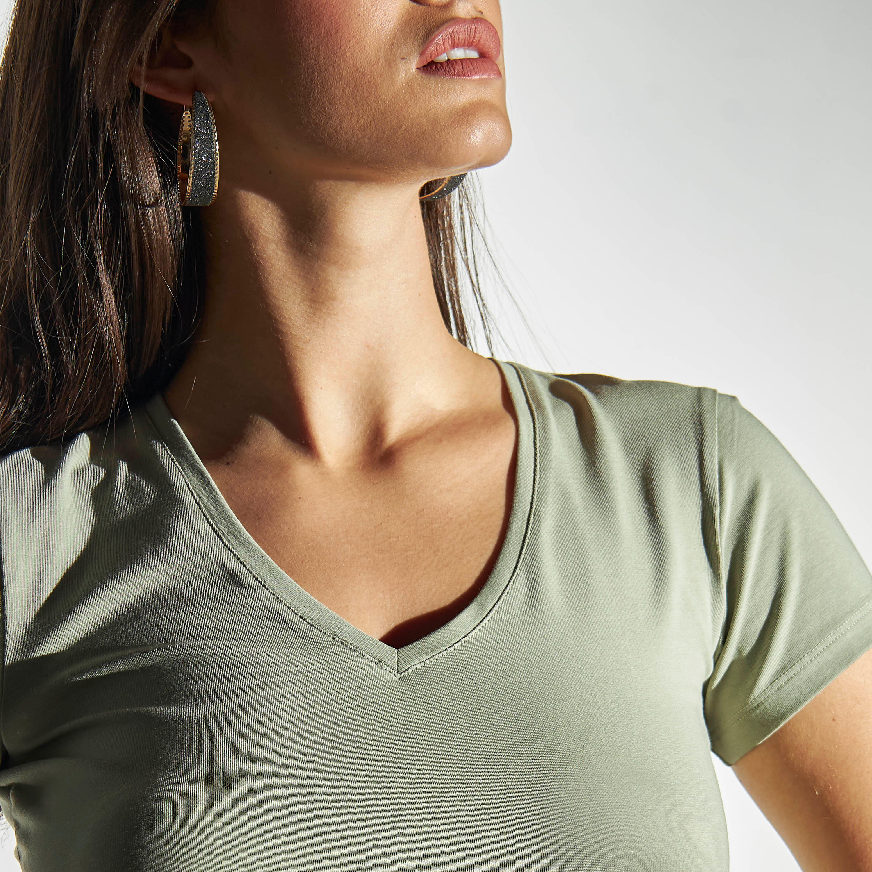 تيشيرت سادة بياقة V وأكمام قصيرة-women-clothing-tshirts-image-5