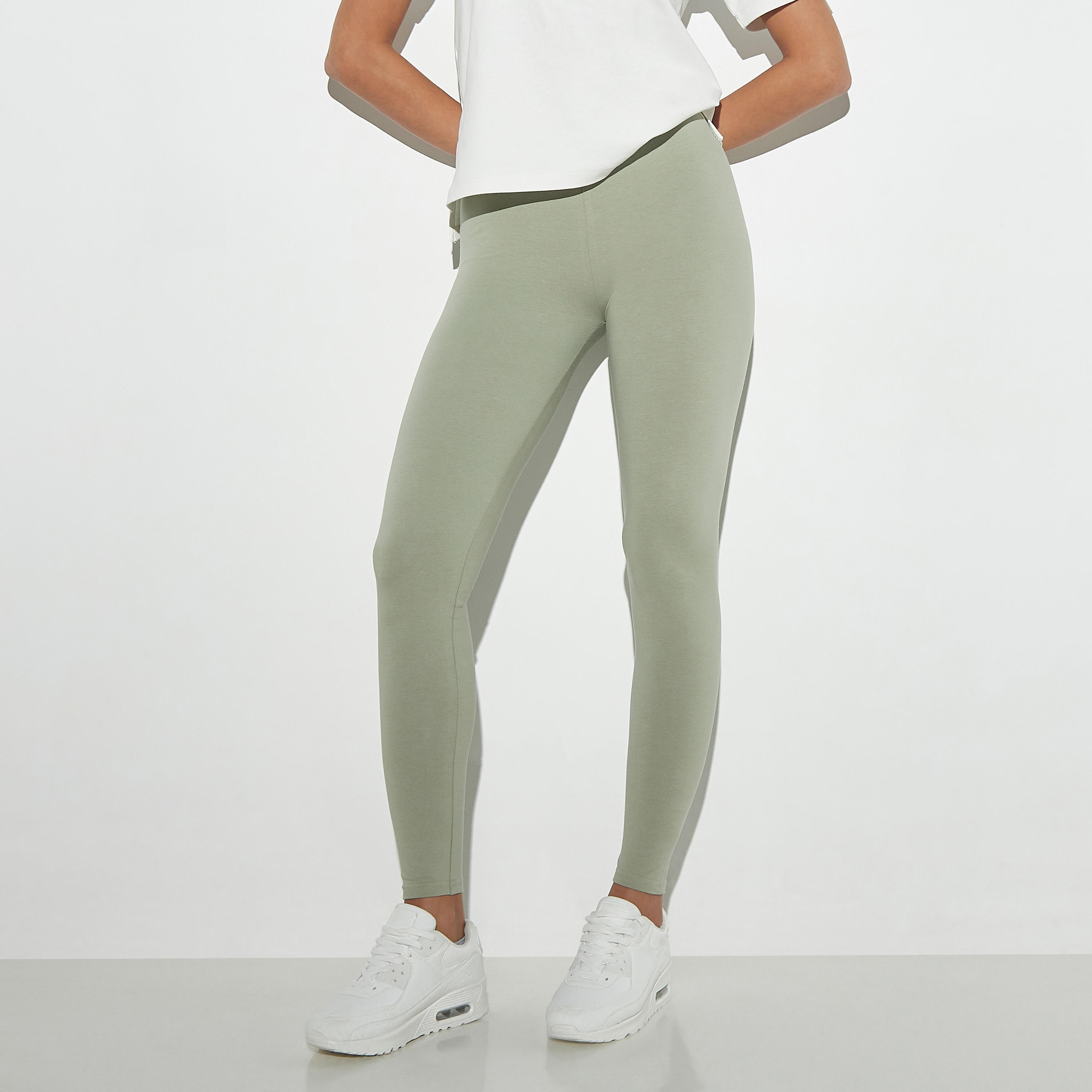 بنطلون ليقنز سادة بخصر مطّاطي-women-clothing-bottoms-leggings-image-1