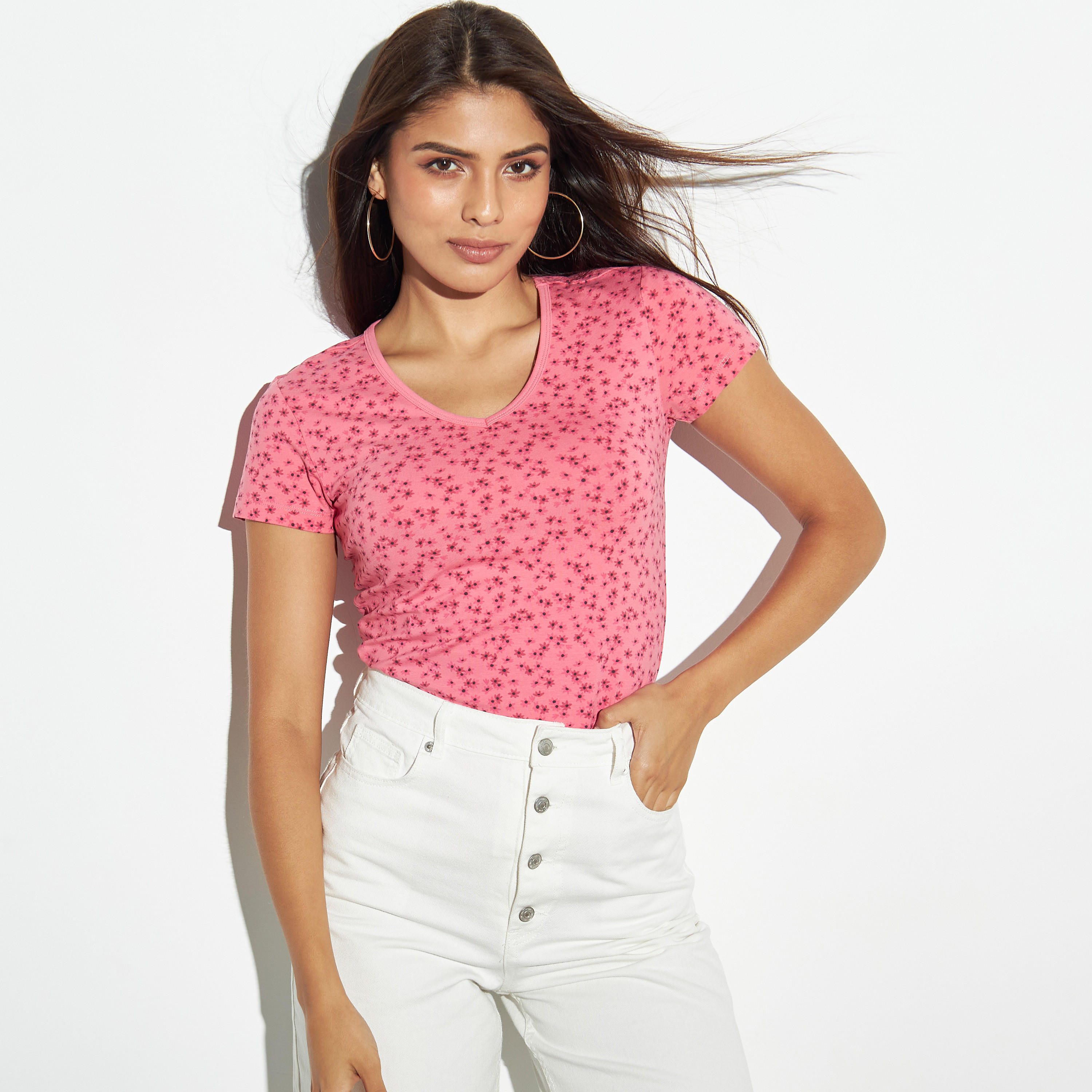 تيشيرت بياقة v وأكمام كاب وطبعات-women-clothing-tshirts-image-1