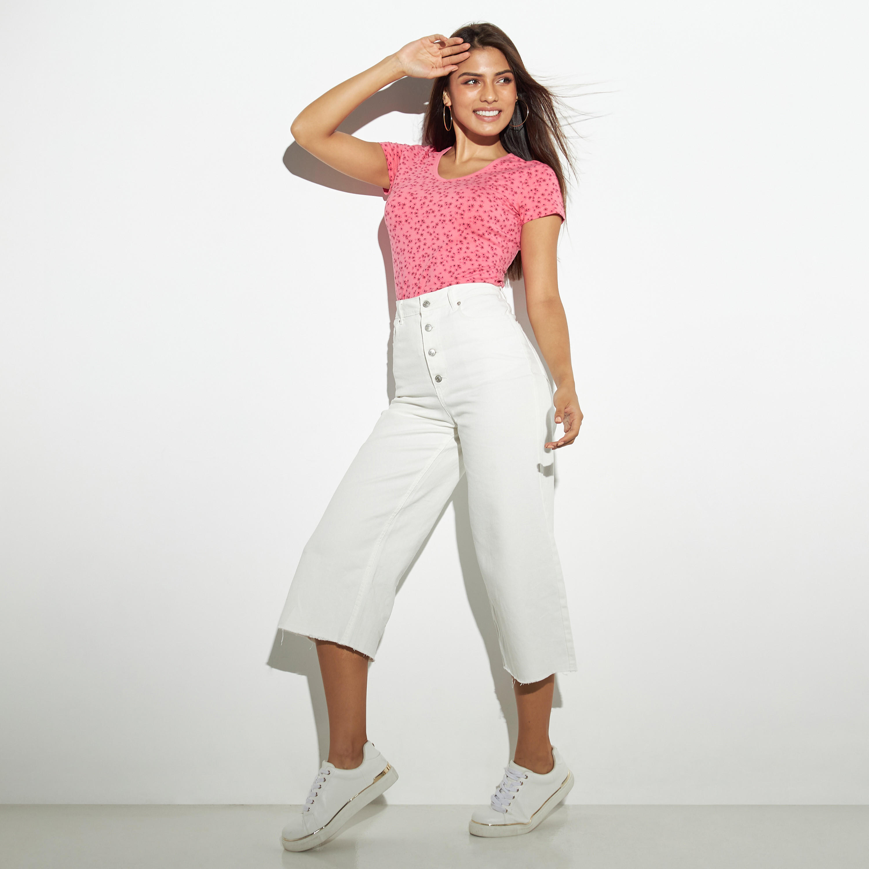 تيشيرت بياقة v وأكمام كاب وطبعات-women-clothing-tshirts-image-2