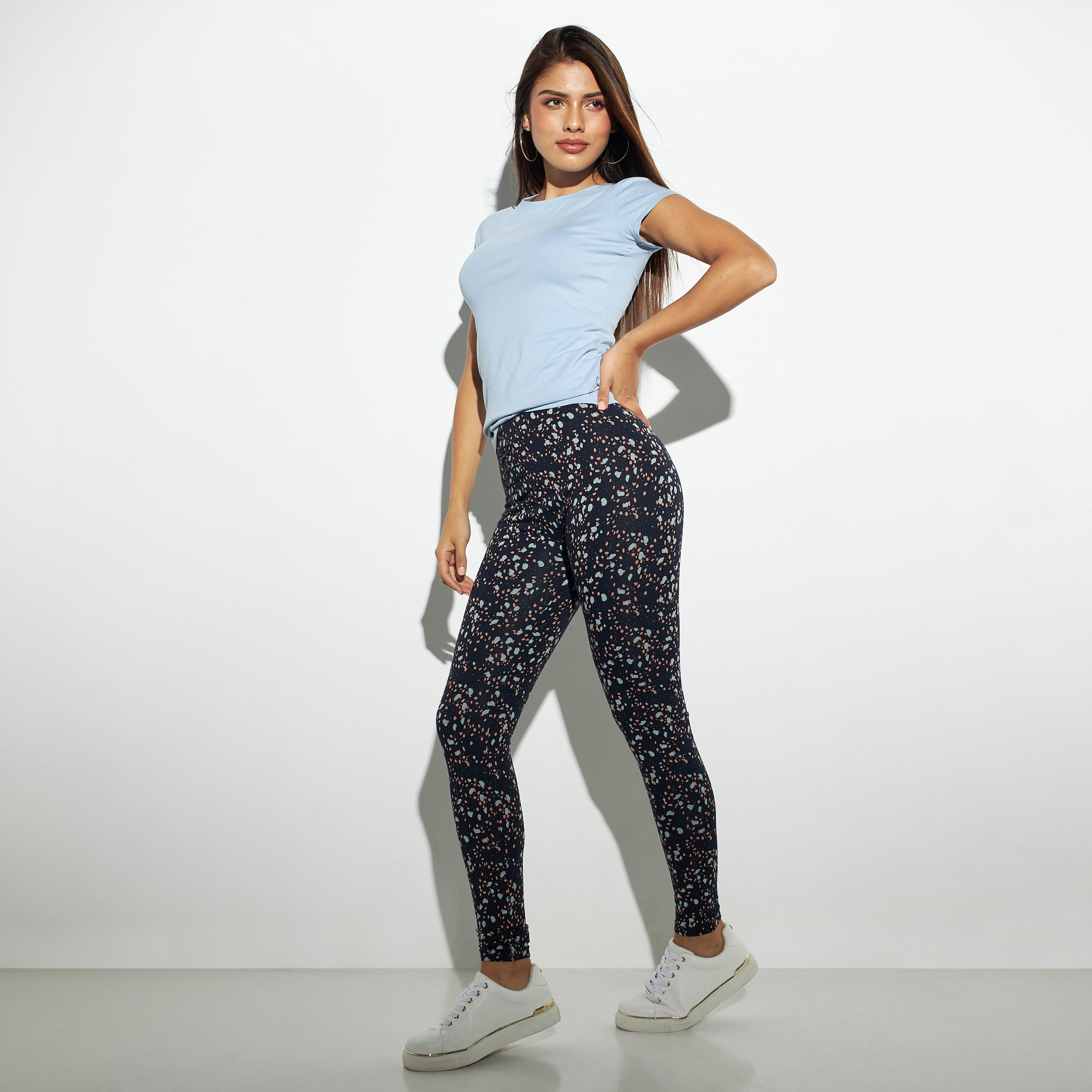 بنطلون ليقنز بخصر مطّاطي وطبعات-women-clothing-bottoms-leggings-image-3