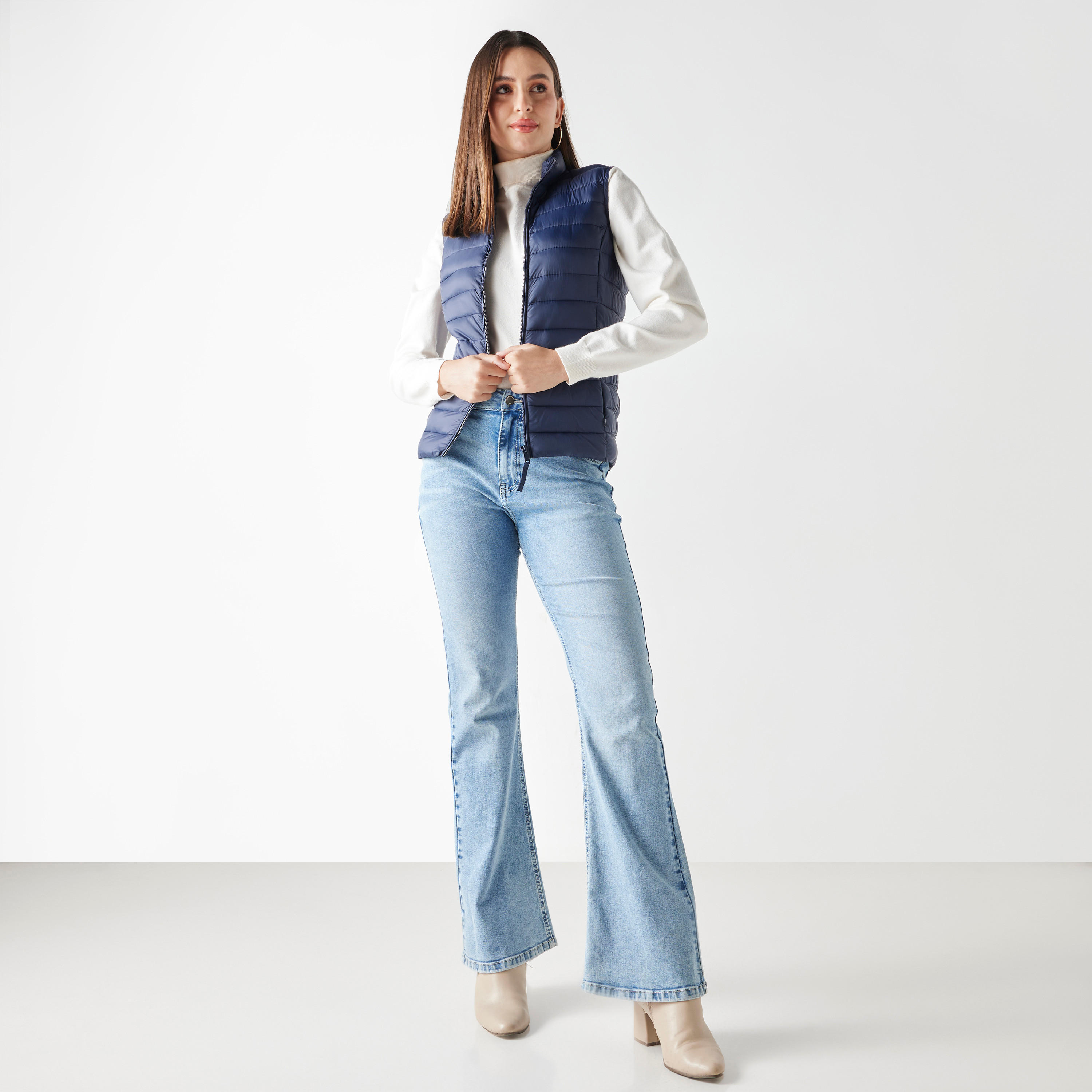 جاكيت مبطّن دون أكمام بسحّاب وجيوب-women-winterwear-coatsandjackets-jackets-image-4