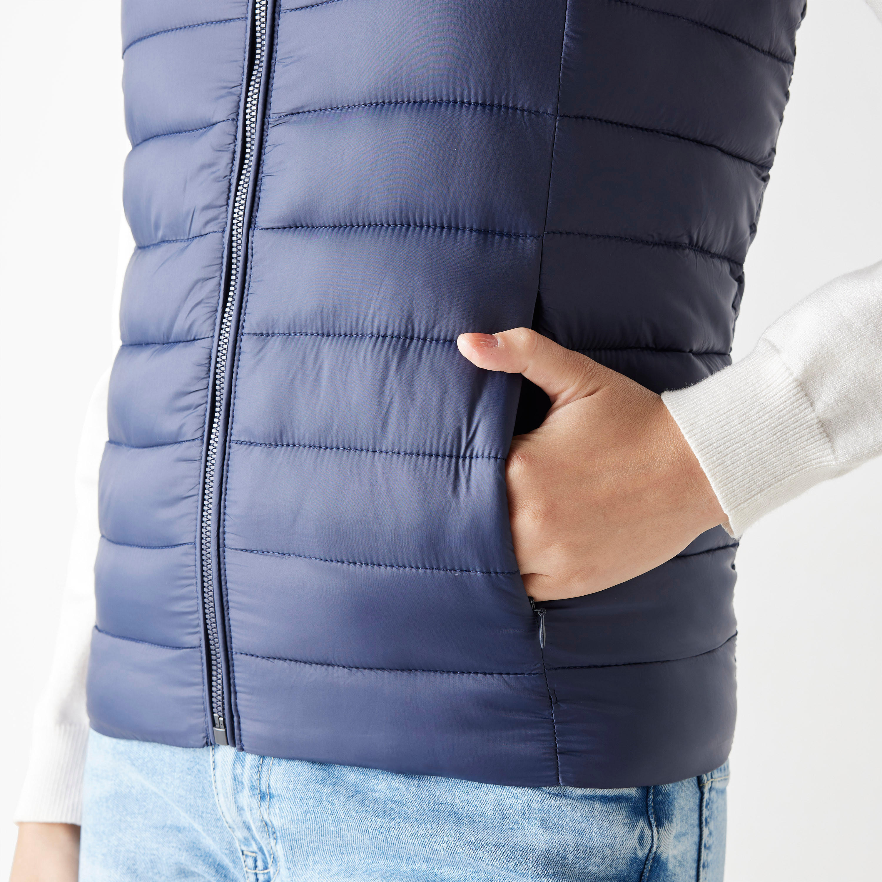 جاكيت مبطّن دون أكمام بسحّاب وجيوب-women-winterwear-coatsandjackets-jackets-image-1