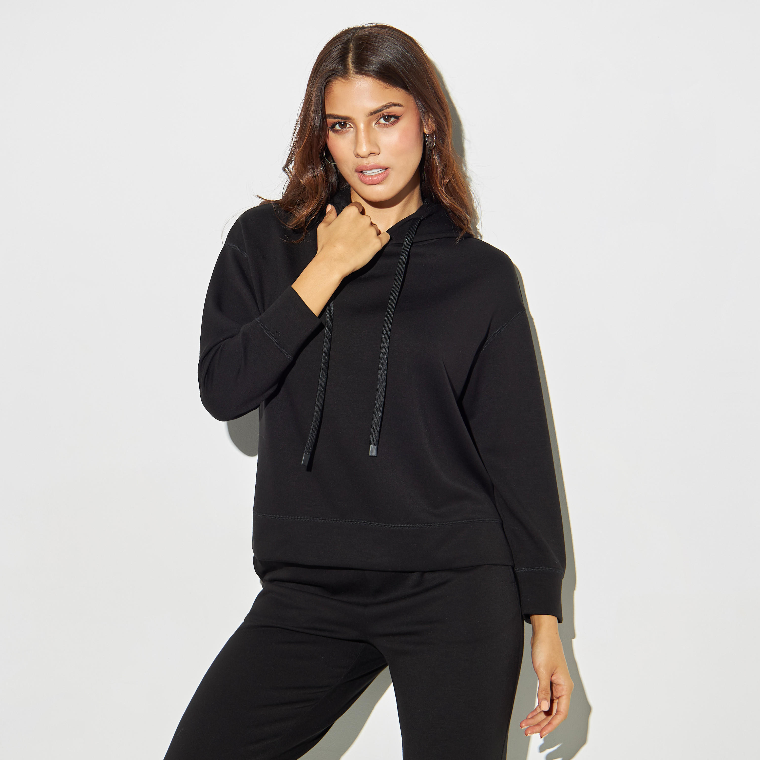 هودي سادة بأكمام طويلة-women-winterwear-hoodiesandsweatshirts-sweatshirts-image-1