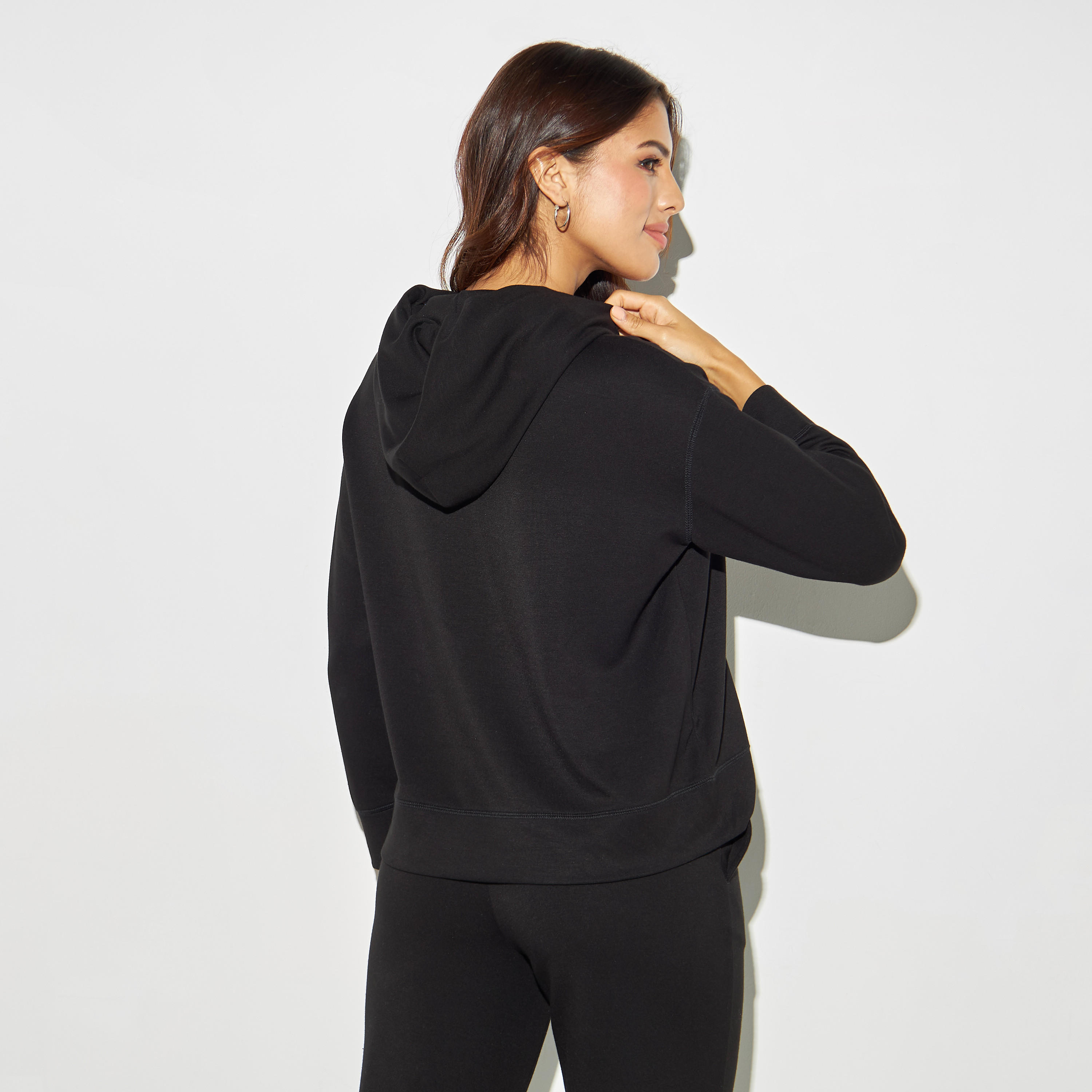 هودي سادة بأكمام طويلة-women-winterwear-hoodiesandsweatshirts-sweatshirts-image-3