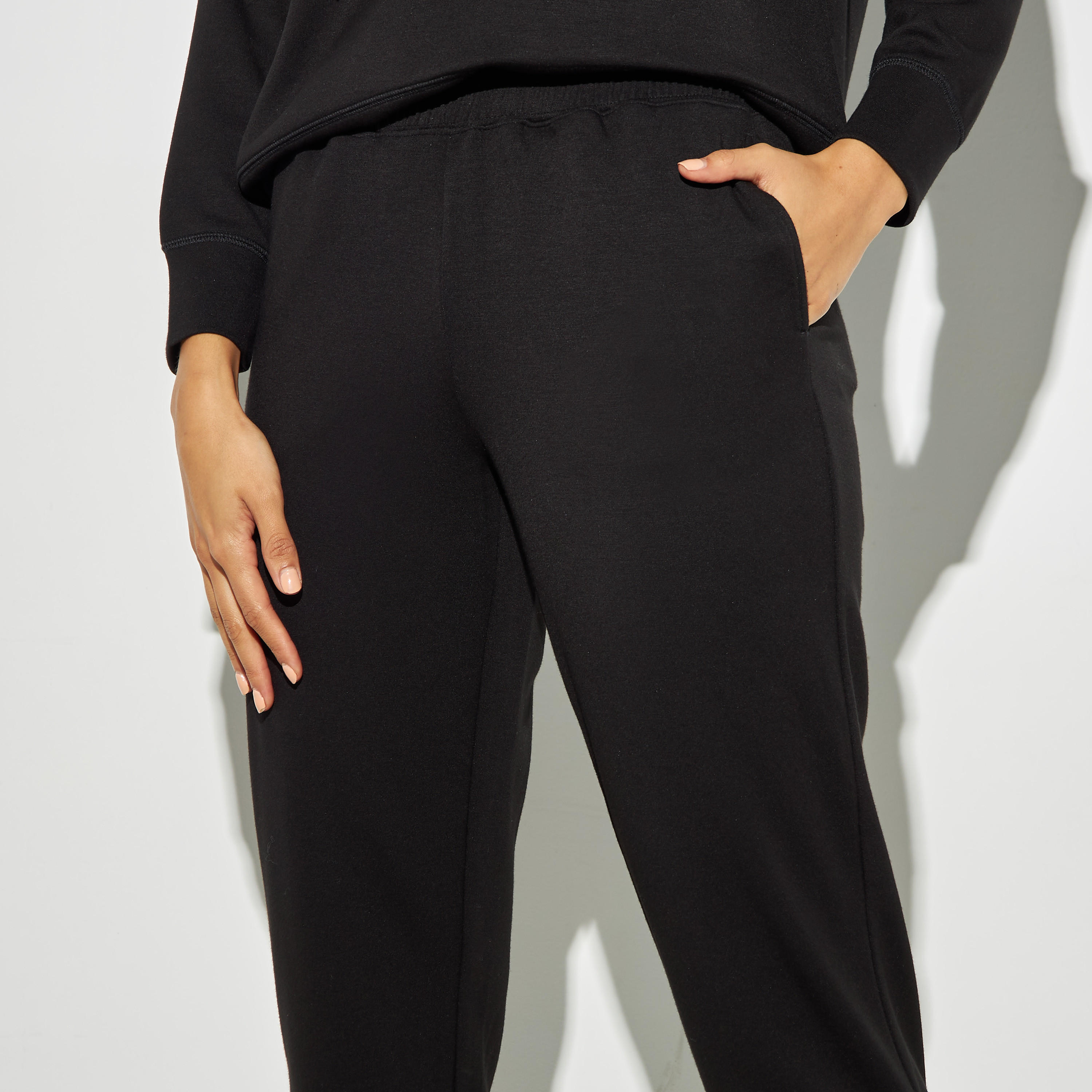 بنطلون رياضي سادة بجيوب وخصر مطاطي-women-clothing-bottoms-joggers-image-4