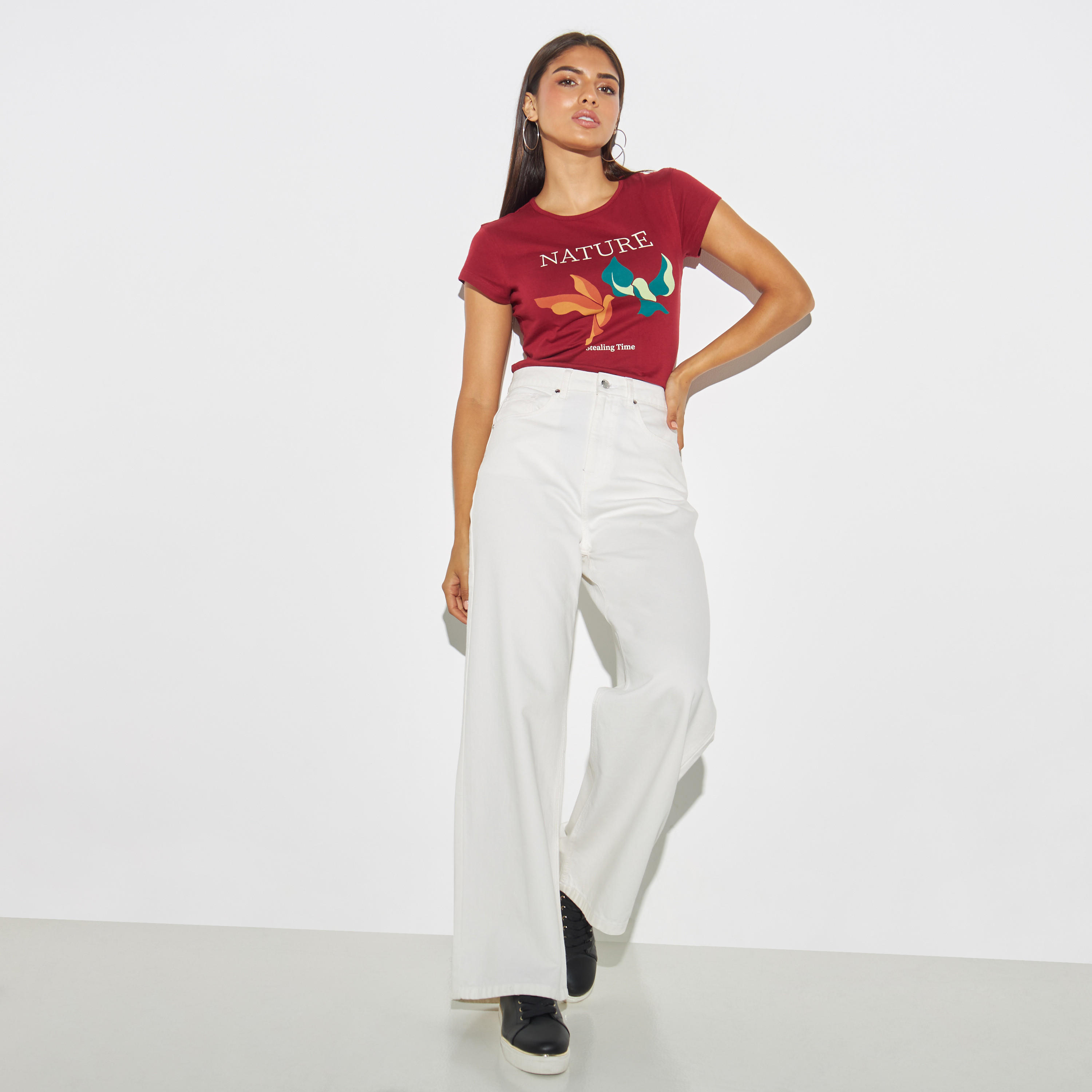 تيشيرت بياقة ضيقة وأكمام قصيرة وطبعات-women-clothing-tshirts-image-2
