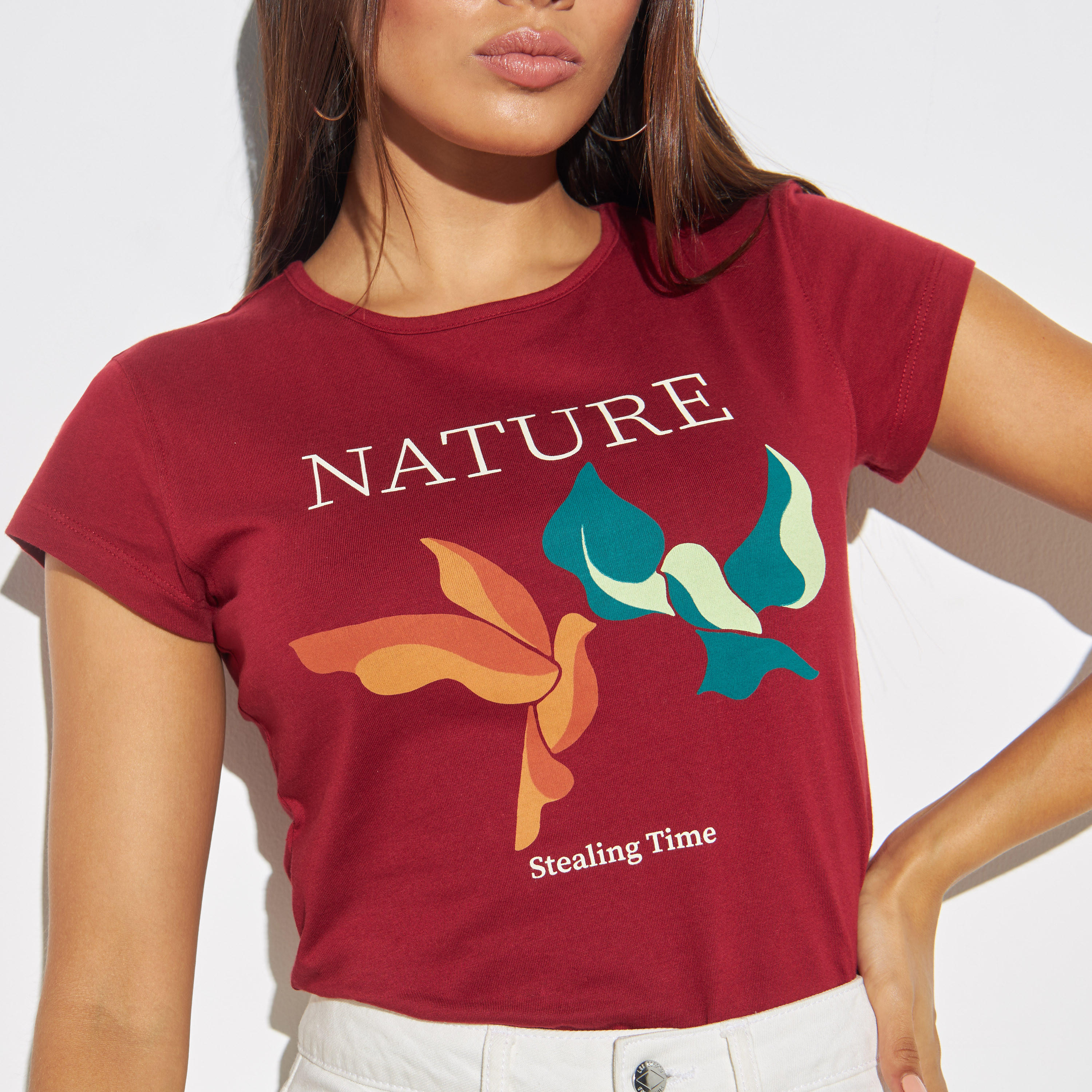 تيشيرت بياقة ضيقة وأكمام قصيرة وطبعات-women-clothing-tshirts-image-4