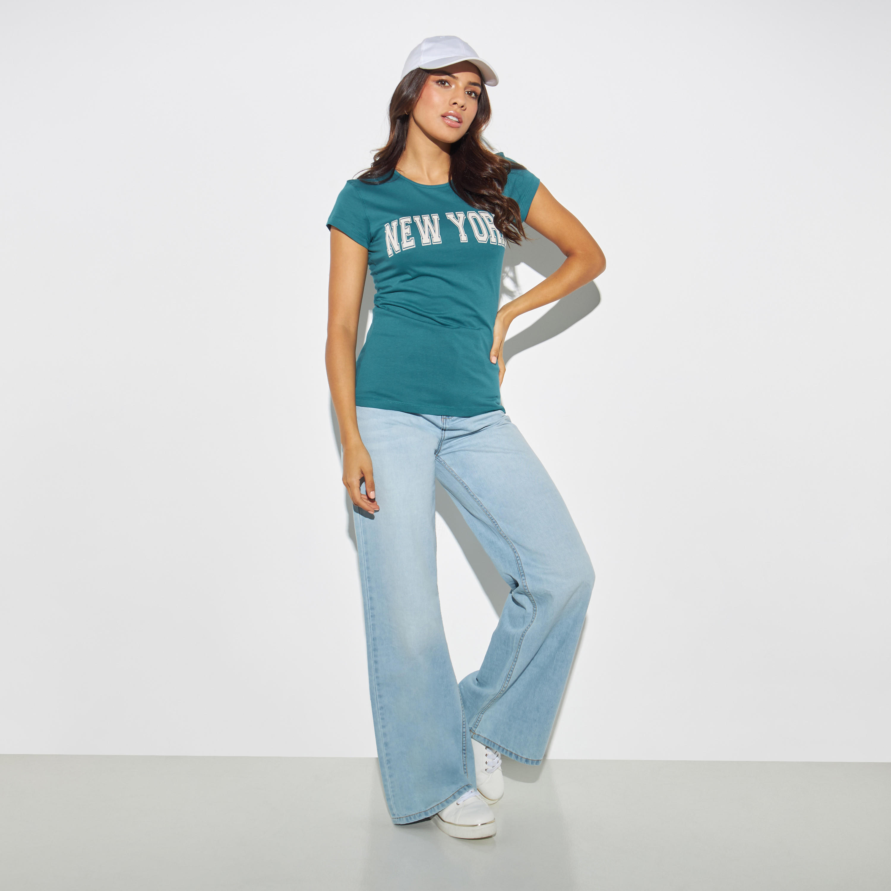 تيشيرت بياقة مستديرة وأكمام قصيرة وطبعات-women-clothing-tshirts-image-2