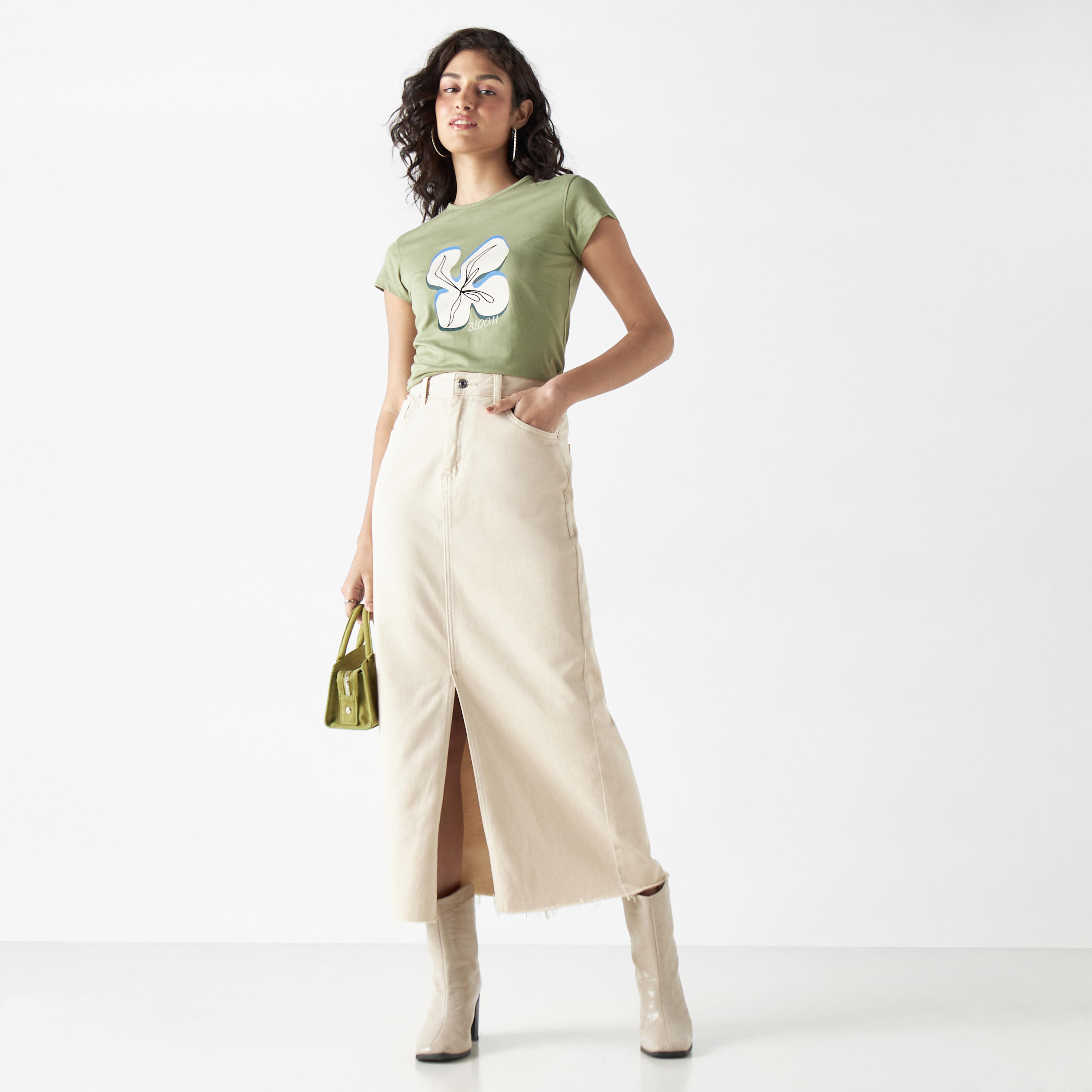 تيشيرت بياقة ضيقة وطبعات أزهار وأكمام قصيرة-women-clothing-tshirts-image-2