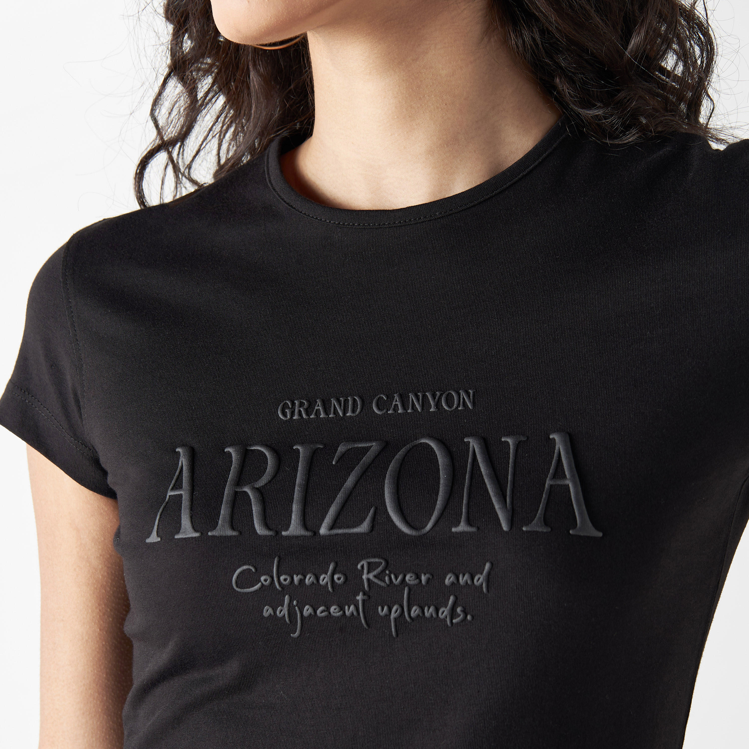 تيشيرت بياقة ضيّقة وأكمام قصيرة وطبعات-women-clothing-tshirts-image-4