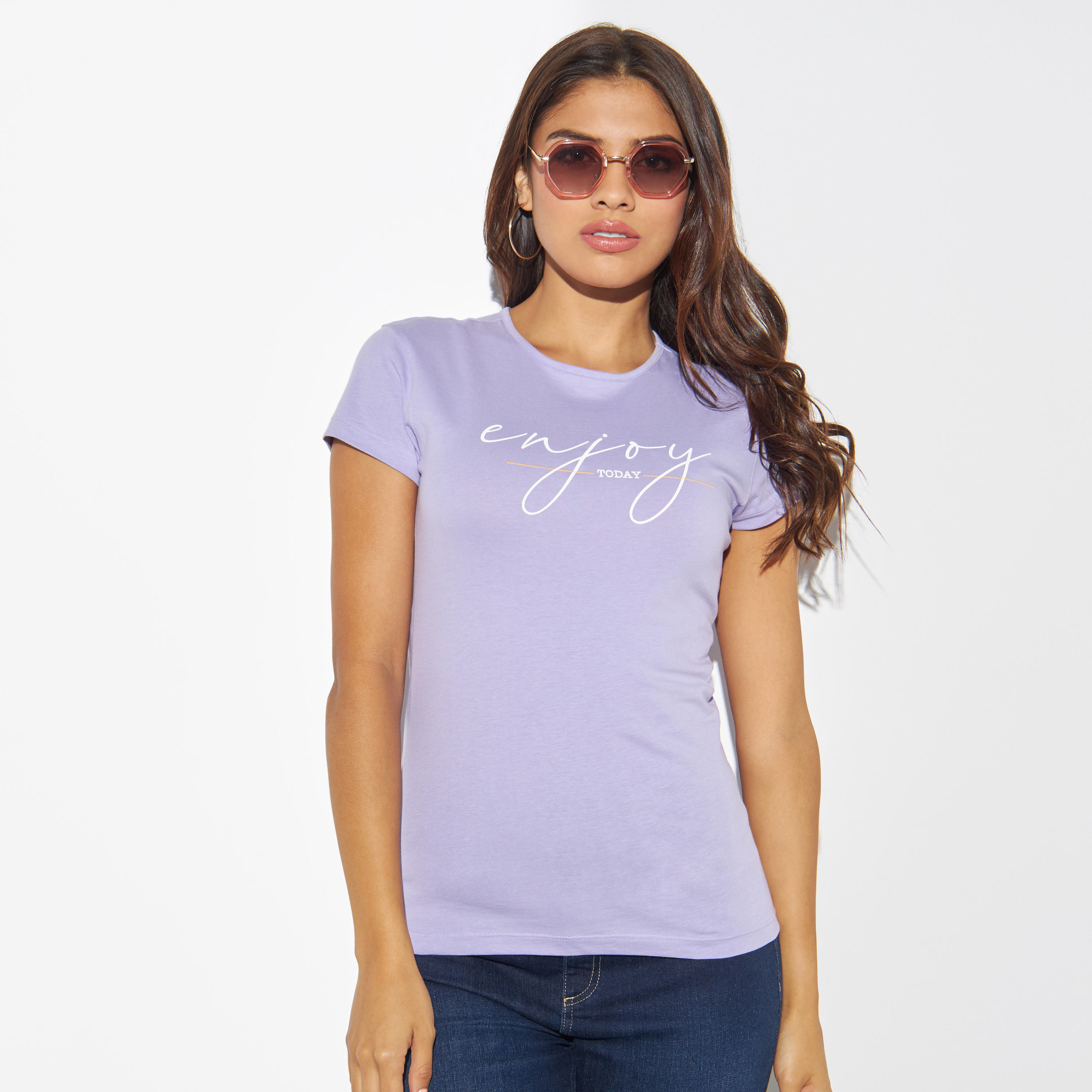تيشيرت بياقة ضيقة وأكمام قصيرة وطبعات-women-clothing-tshirts-image-1