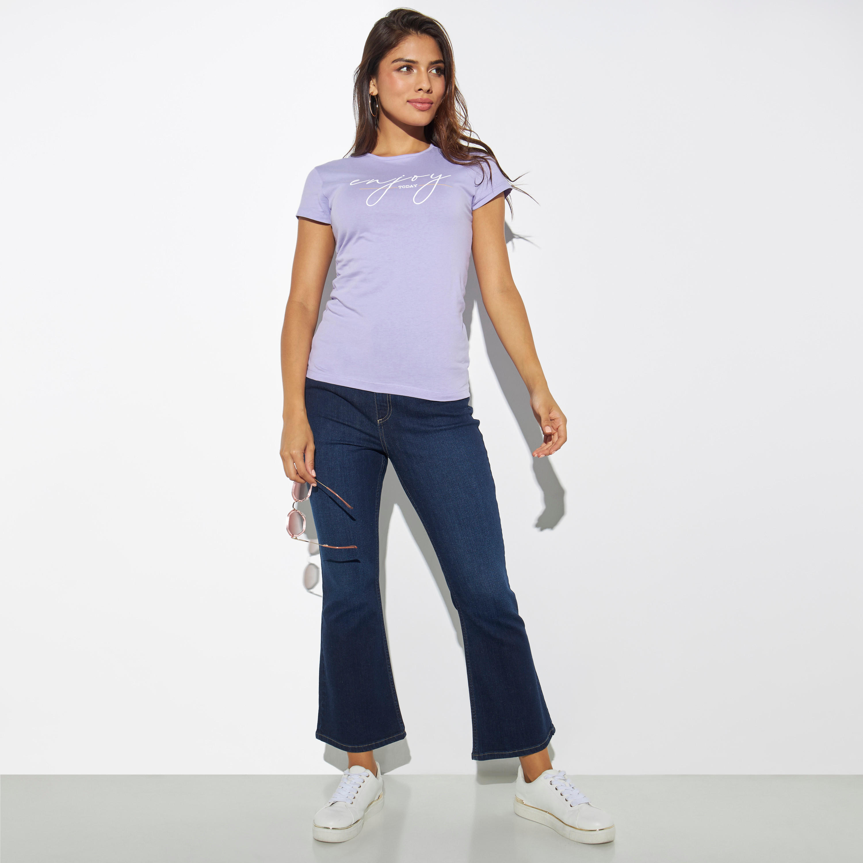 تيشيرت بياقة ضيقة وأكمام قصيرة وطبعات-women-clothing-tshirts-image-2