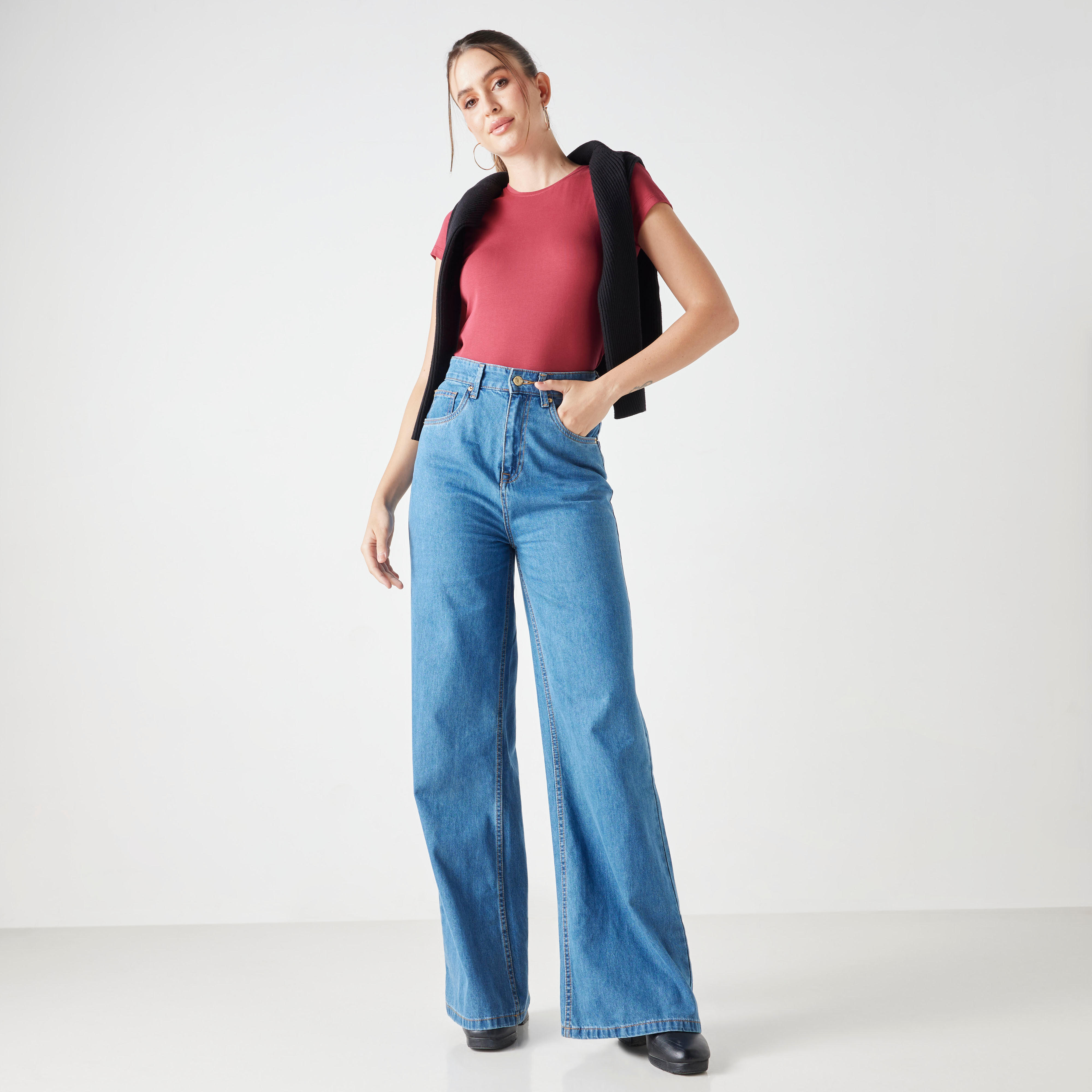تيشيرت بياقة ضيّقة وأكمام كاب-women-clothing-tshirts-image-2