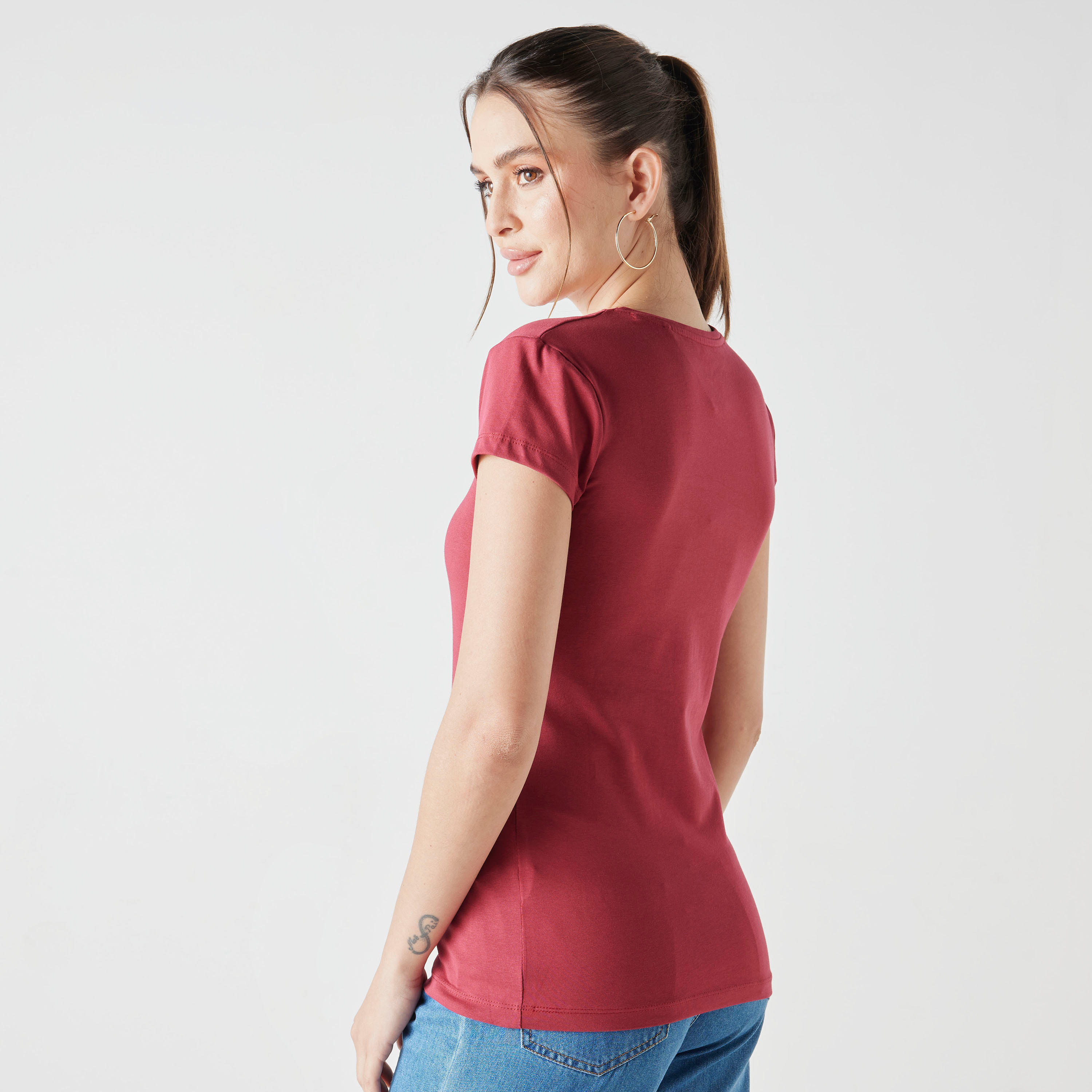 تيشيرت بياقة ضيّقة وأكمام كاب-women-clothing-tshirts-image-3