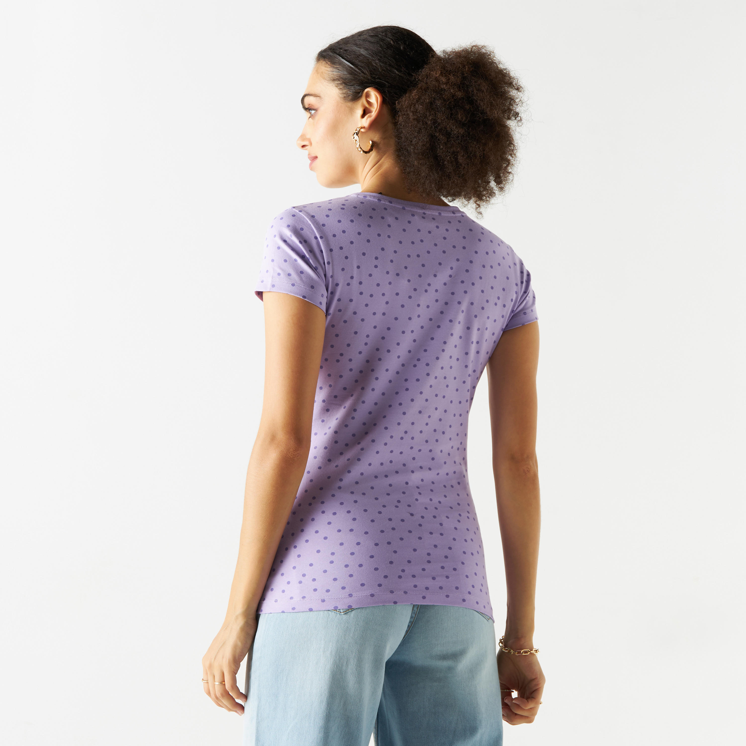 تيشيرت بياقة ضيّقة وأكمام قصيرة وطبعات منقطة-women-clothing-tshirts-image-3