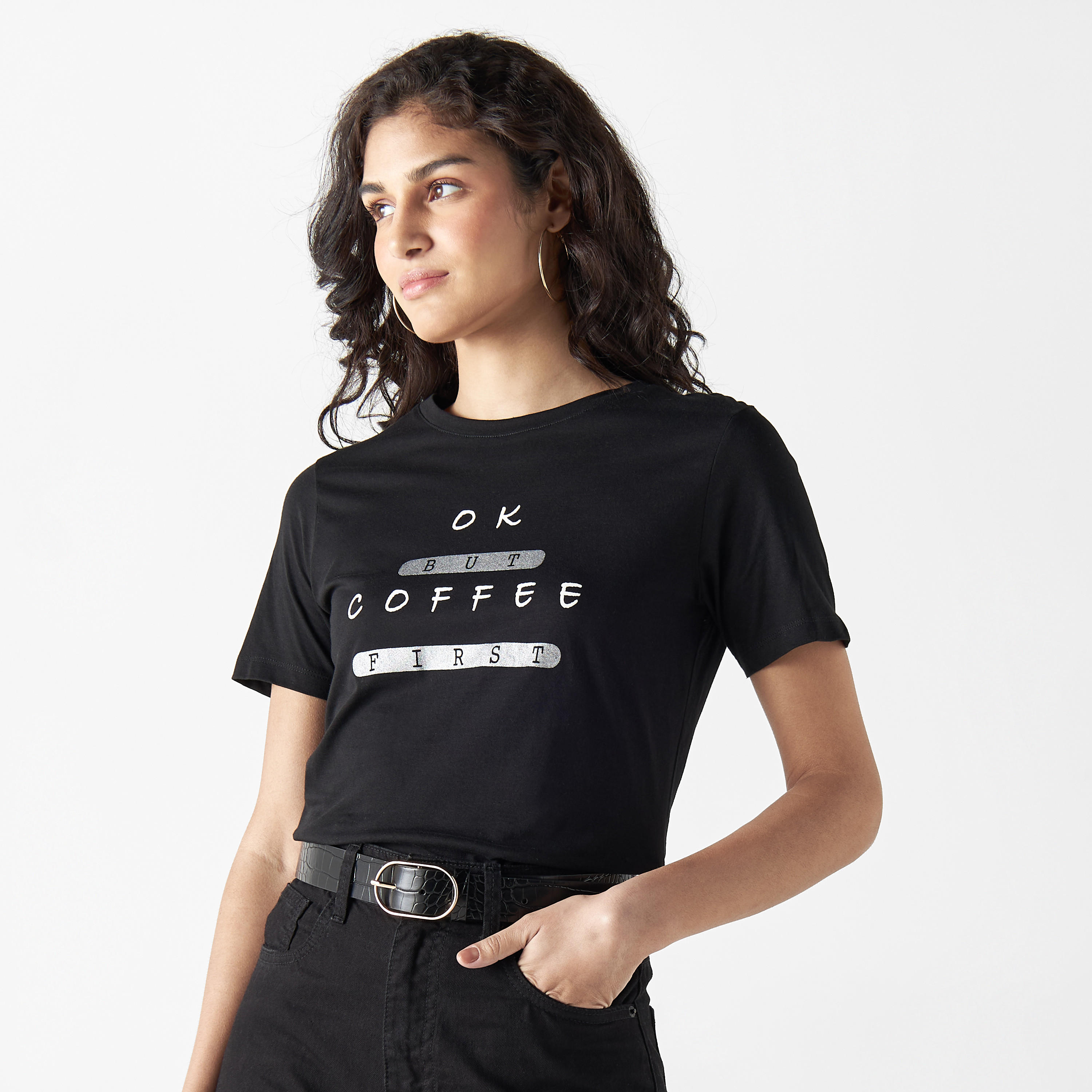 تيشيرت بياقة ضيقة وأكمام قصيرة وطبعات-women-clothing-tshirts-image-4