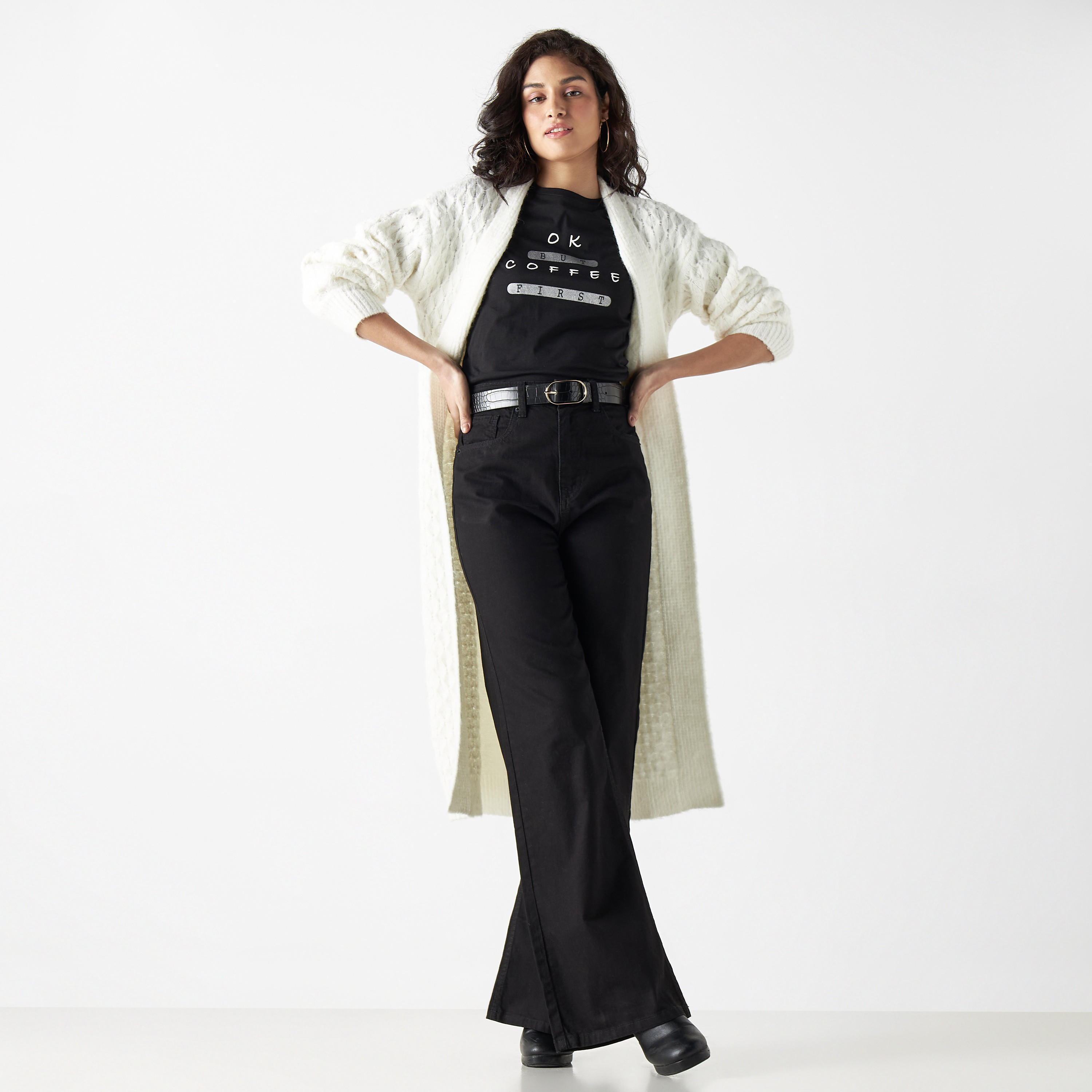 تيشيرت بياقة ضيقة وأكمام قصيرة وطبعات-women-clothing-tshirts-image-3