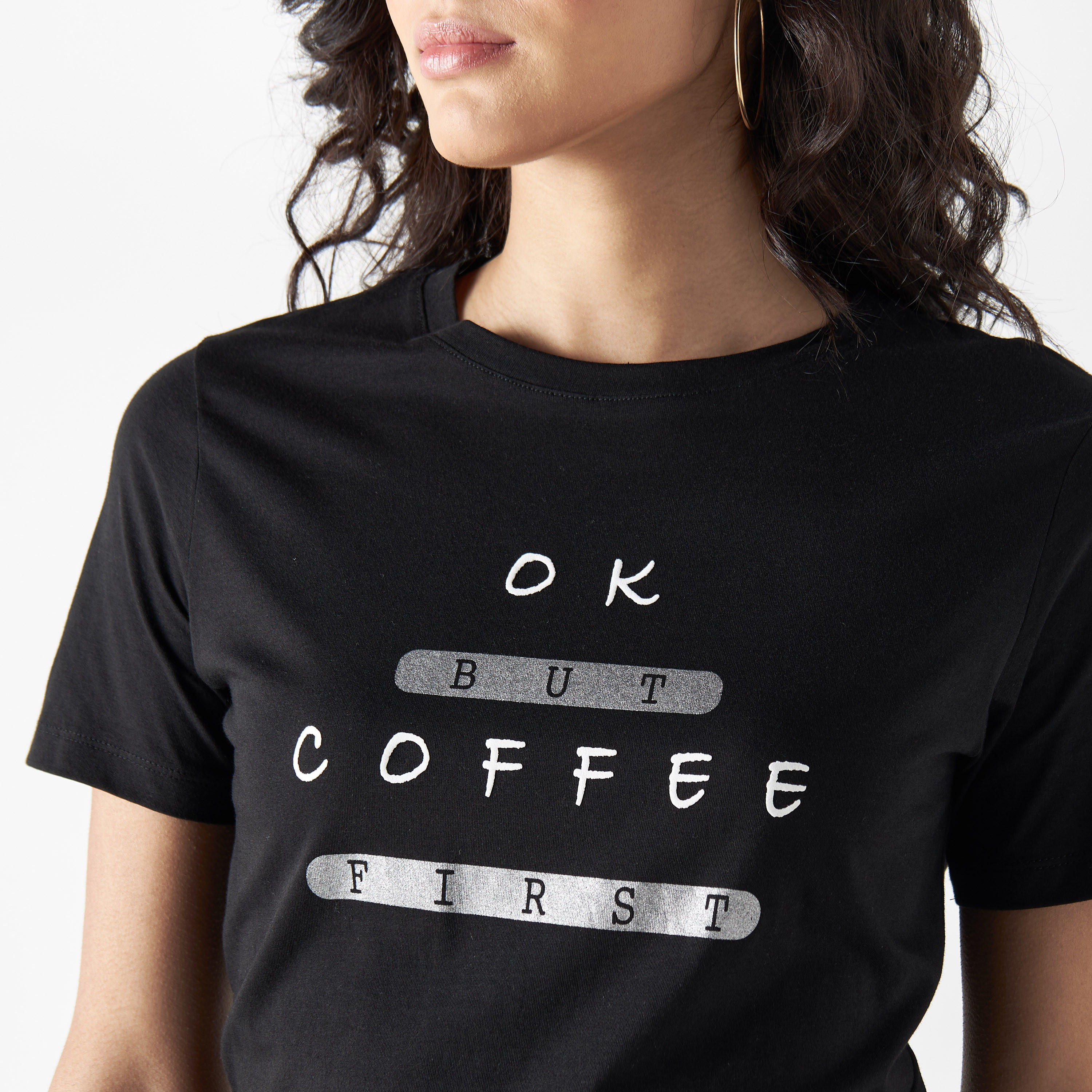 تيشيرت بياقة ضيقة وأكمام قصيرة وطبعات-women-clothing-tshirts-image-1