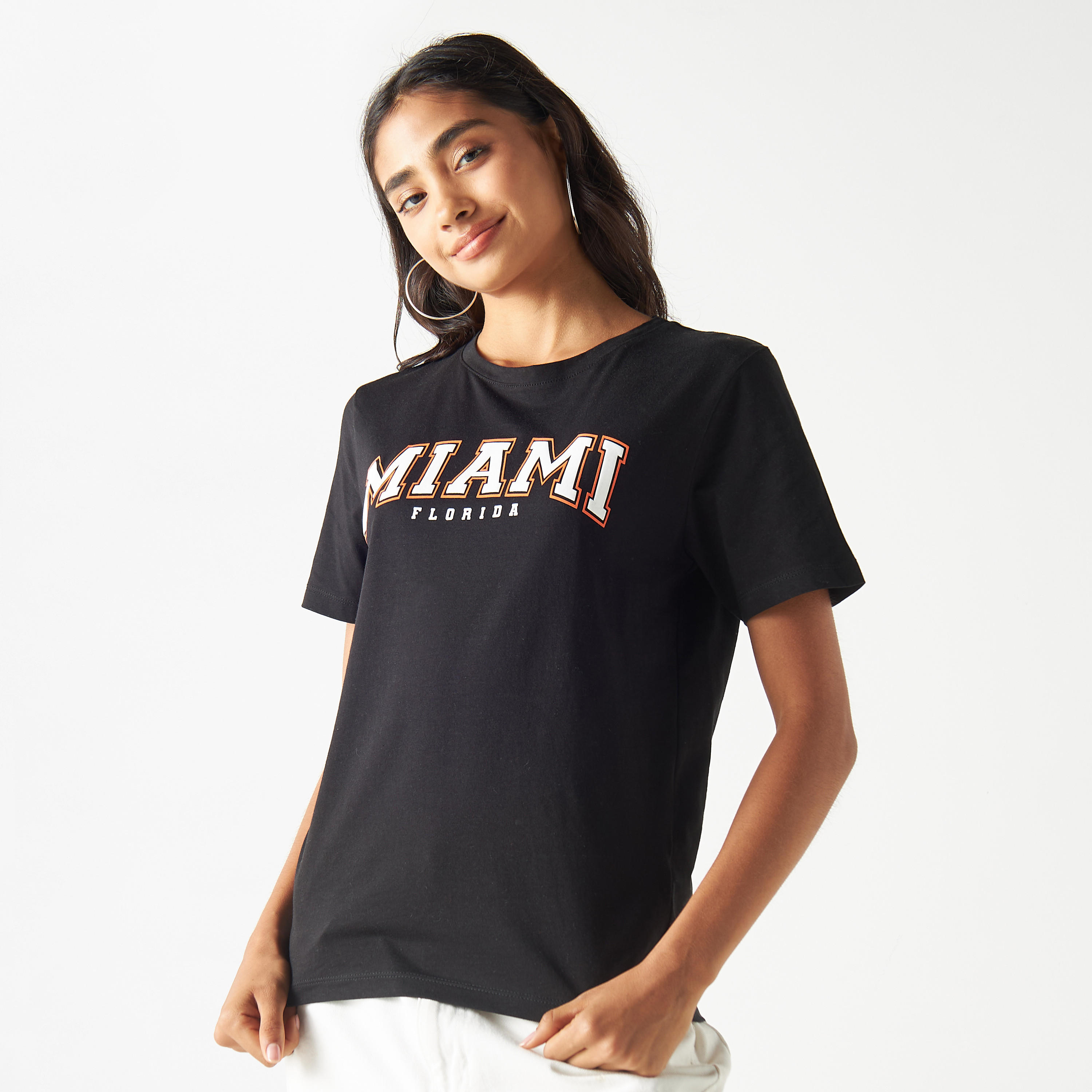 تيشيرت بياقة ضيقة وأكمام قصيرة وطبعات-women-clothing-tshirts-image-1