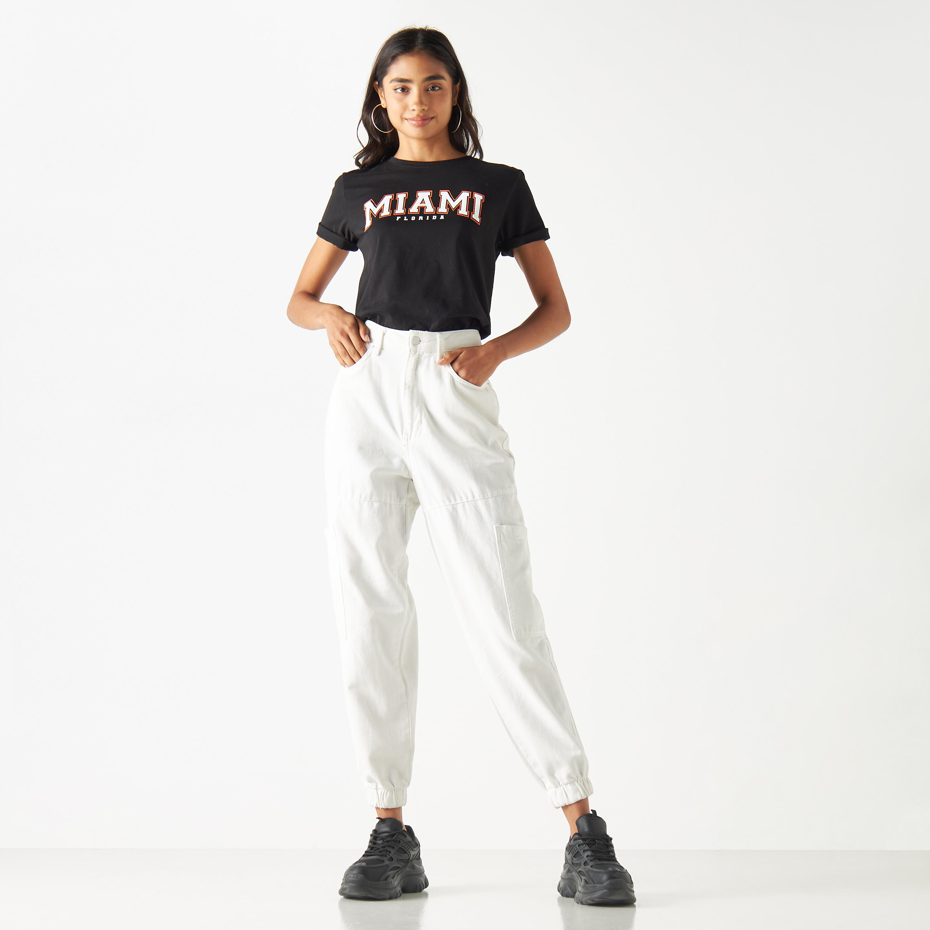 تيشيرت بياقة ضيقة وأكمام قصيرة وطبعات-women-clothing-tshirts-image-2