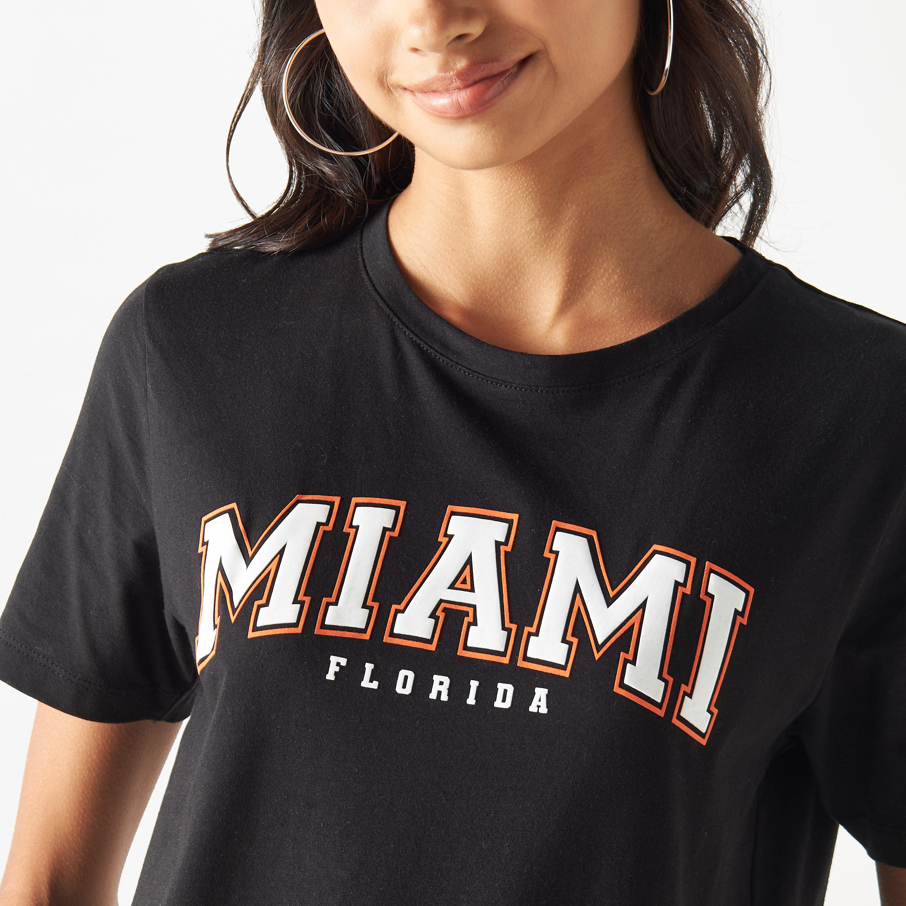 تيشيرت بياقة ضيقة وأكمام قصيرة وطبعات-women-clothing-tshirts-image-4