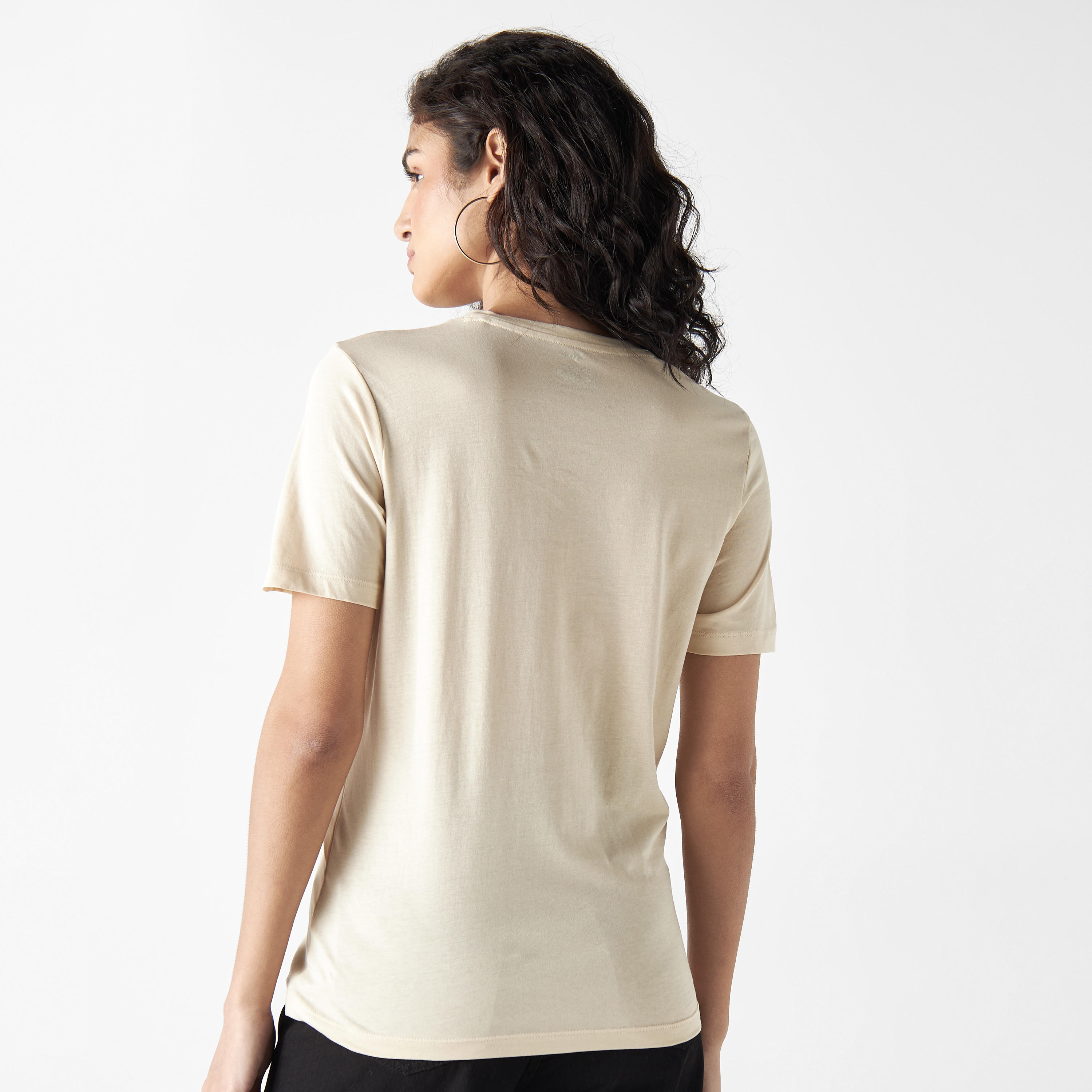 تيشيرت بياقة ضيقة وأكمام قصيرة وطبعات-women-clothing-tshirts-image-3