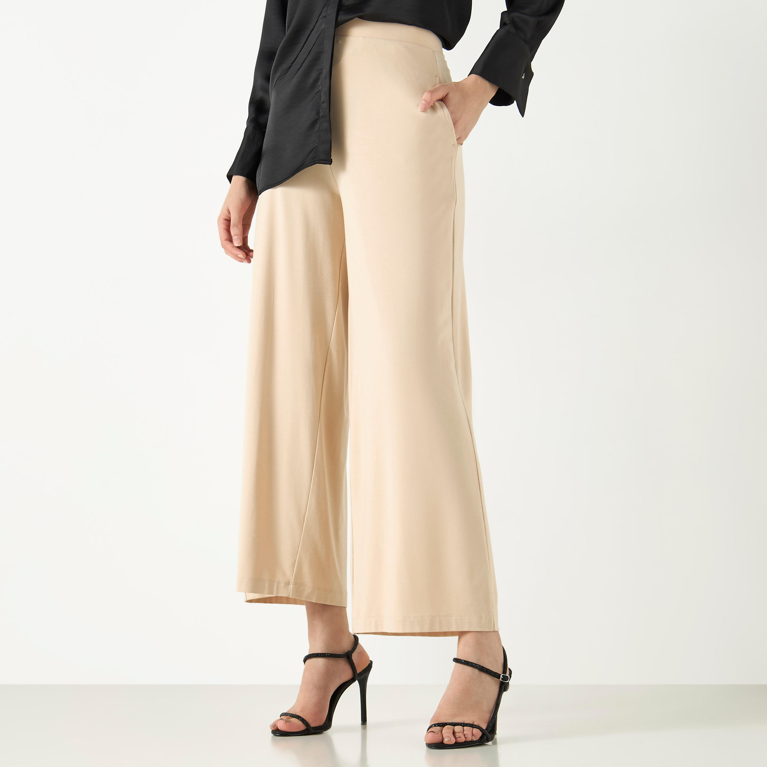 بنطلون واسع الساقين بخصر مطاطي وجيوب-women-clothing-trousers-image-1