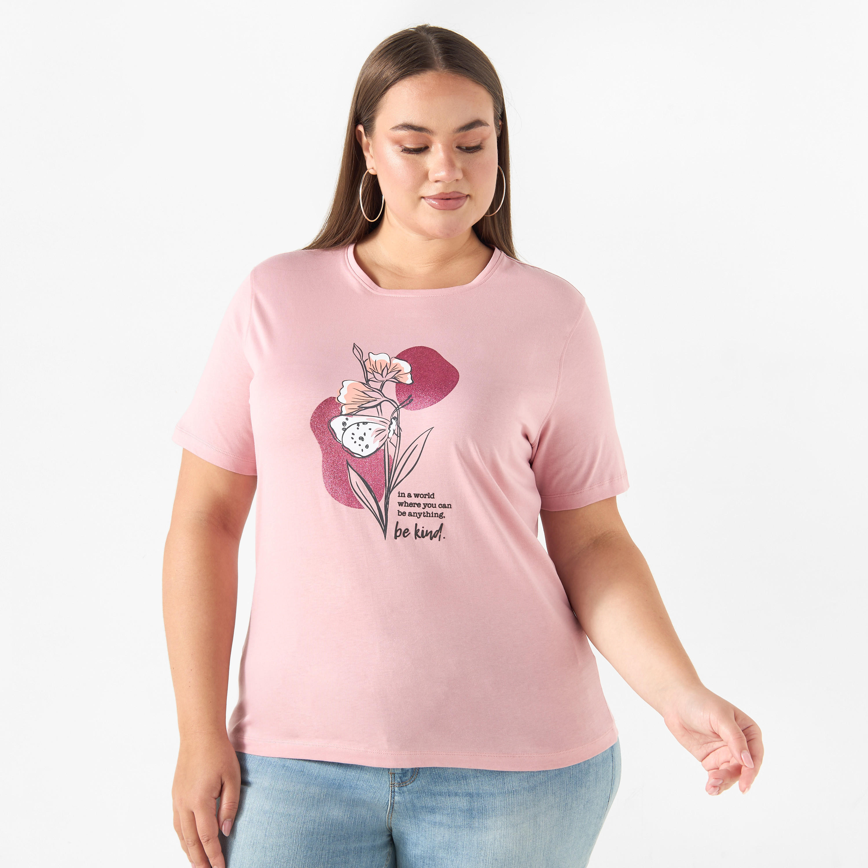 تيشيرت بياقة ضيقة وأكمام قصيرة وطبعات جرافيك-women-clothing-tshirts-image-2
