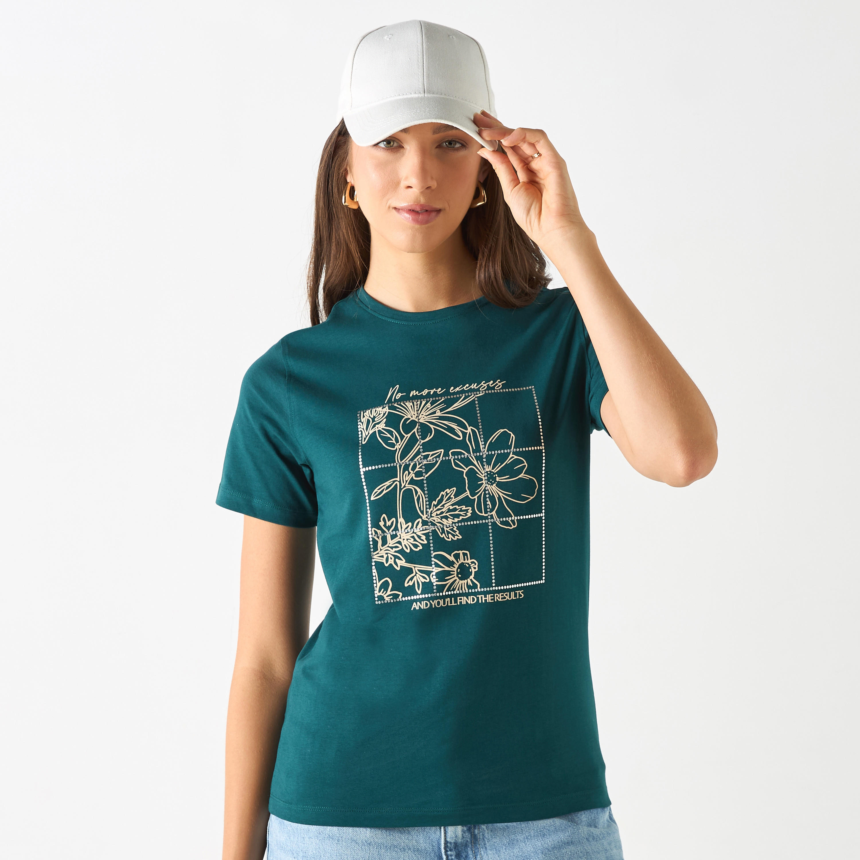 تيشيرت بياقة ضيقة وأكمام قصيرة وطبعات جرافيك-women-clothing-tshirts-image-1