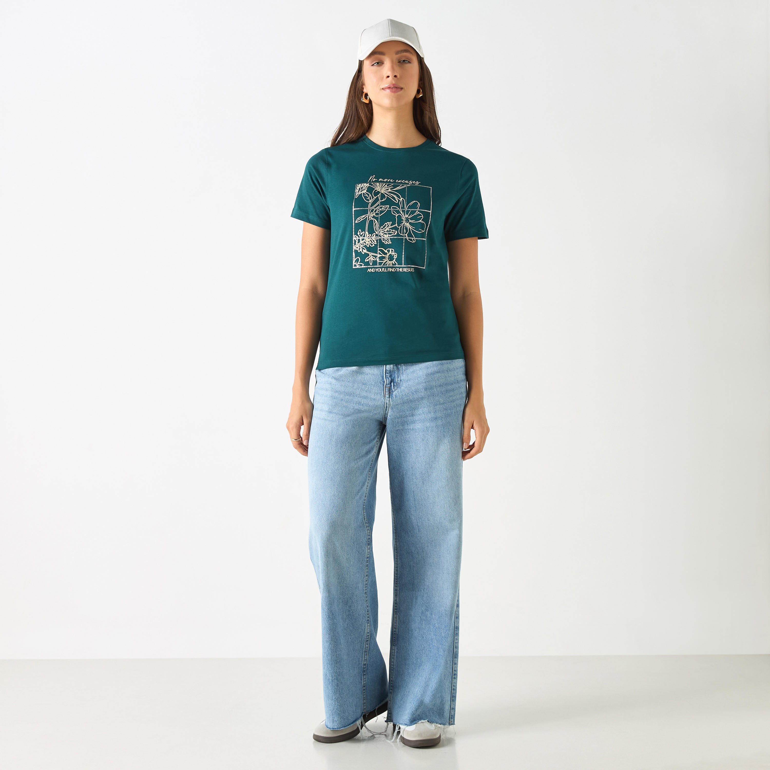 تيشيرت بياقة ضيقة وأكمام قصيرة وطبعات جرافيك-women-clothing-tshirts-image-3