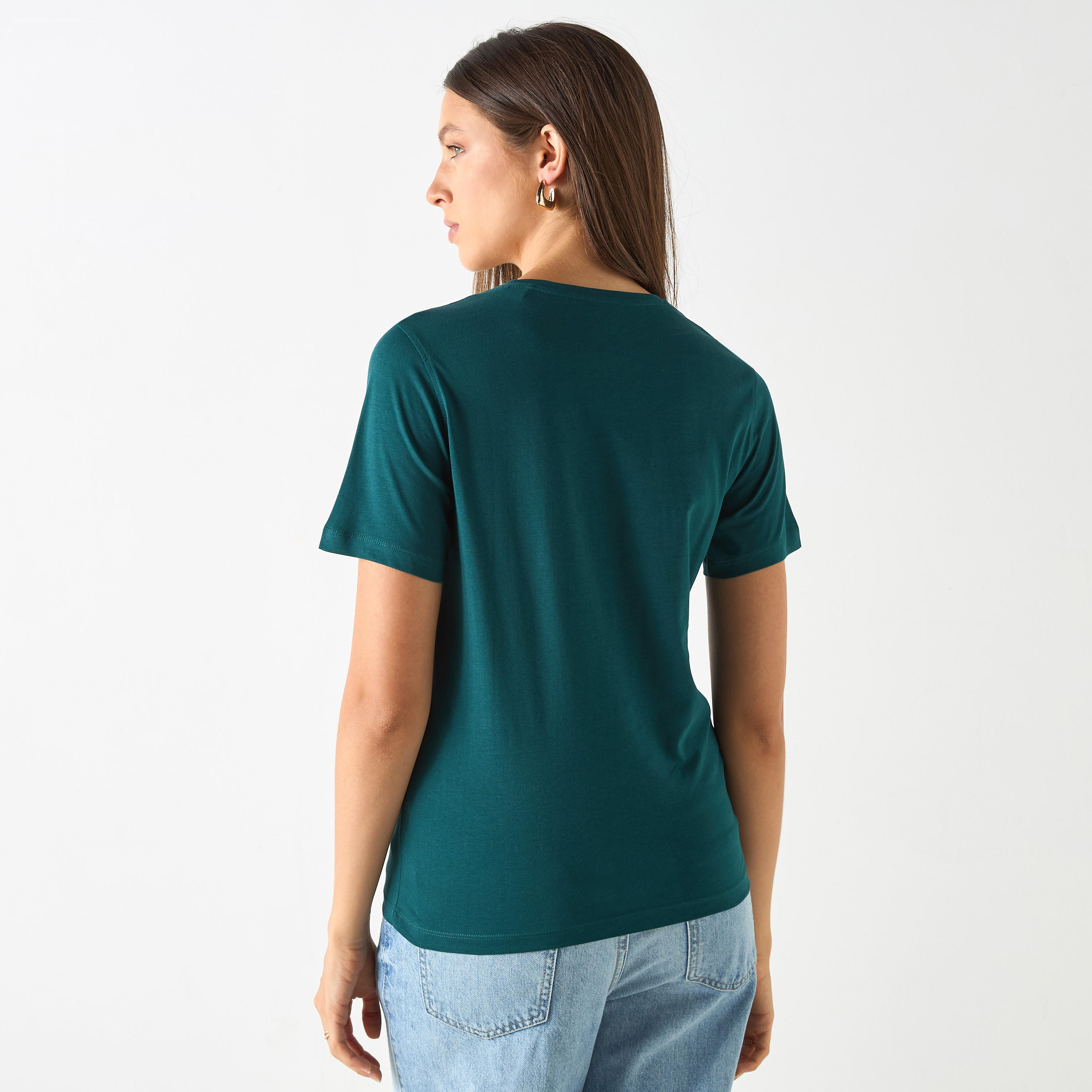 تيشيرت بياقة ضيقة وأكمام قصيرة وطبعات جرافيك-women-clothing-tshirts-image-4