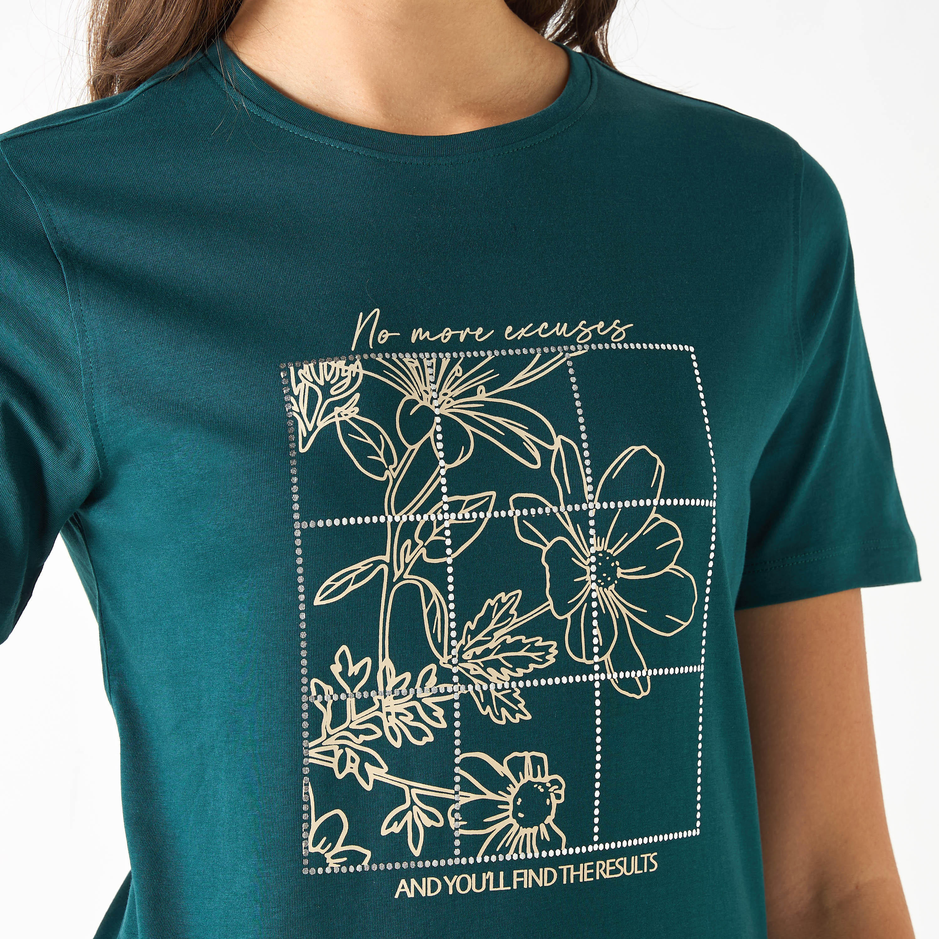 تيشيرت بياقة ضيقة وأكمام قصيرة وطبعات جرافيك-women-clothing-tshirts-image-5