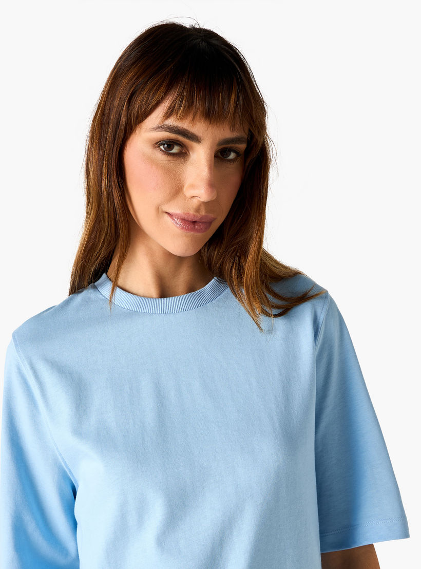 تيشيرت قطن بقصّة مريحة وياقة ضيقة-women-clothing-tshirts-image-2