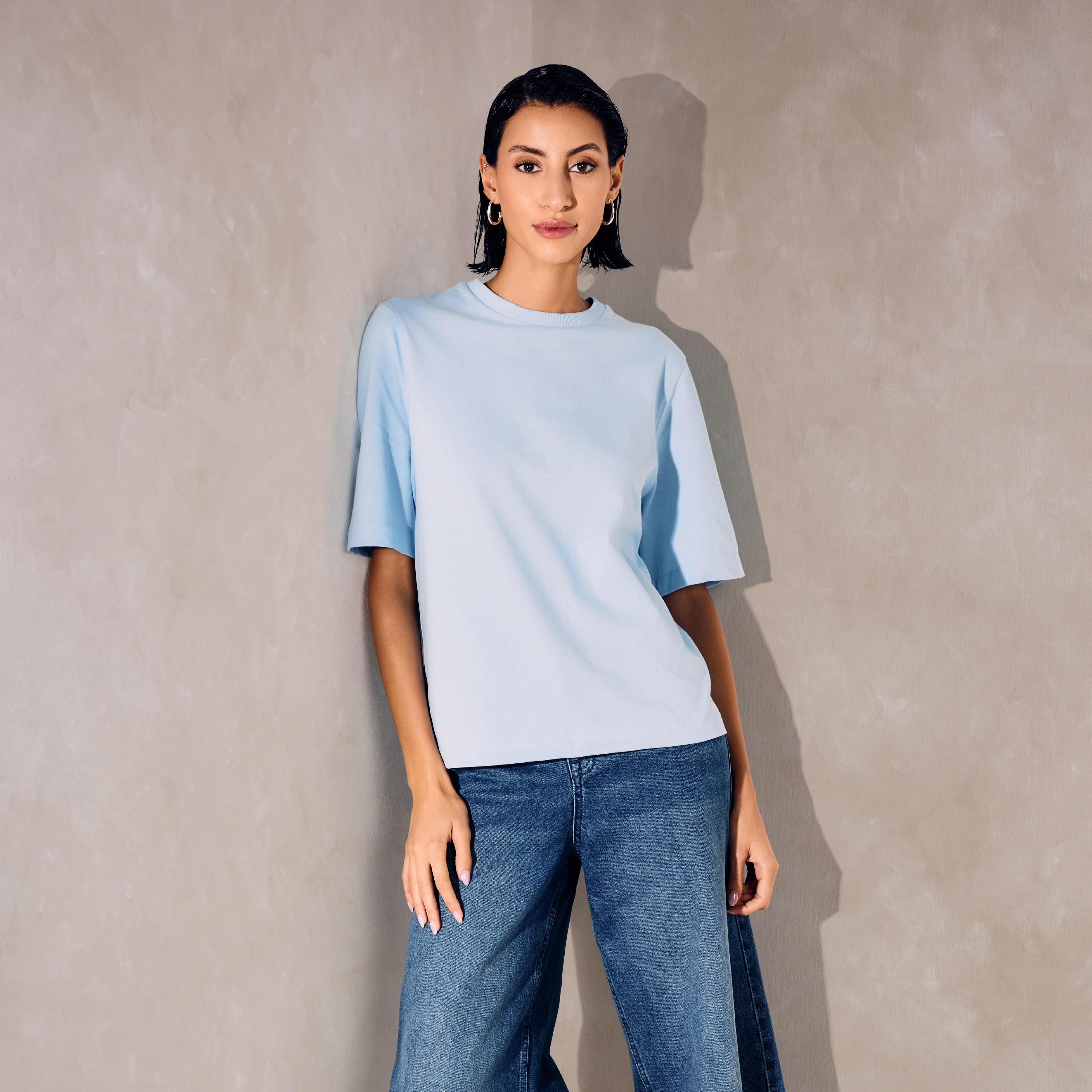تيشيرت قطن بقصّة مريحة وياقة ضيقة-women-clothing-tshirts-image-6