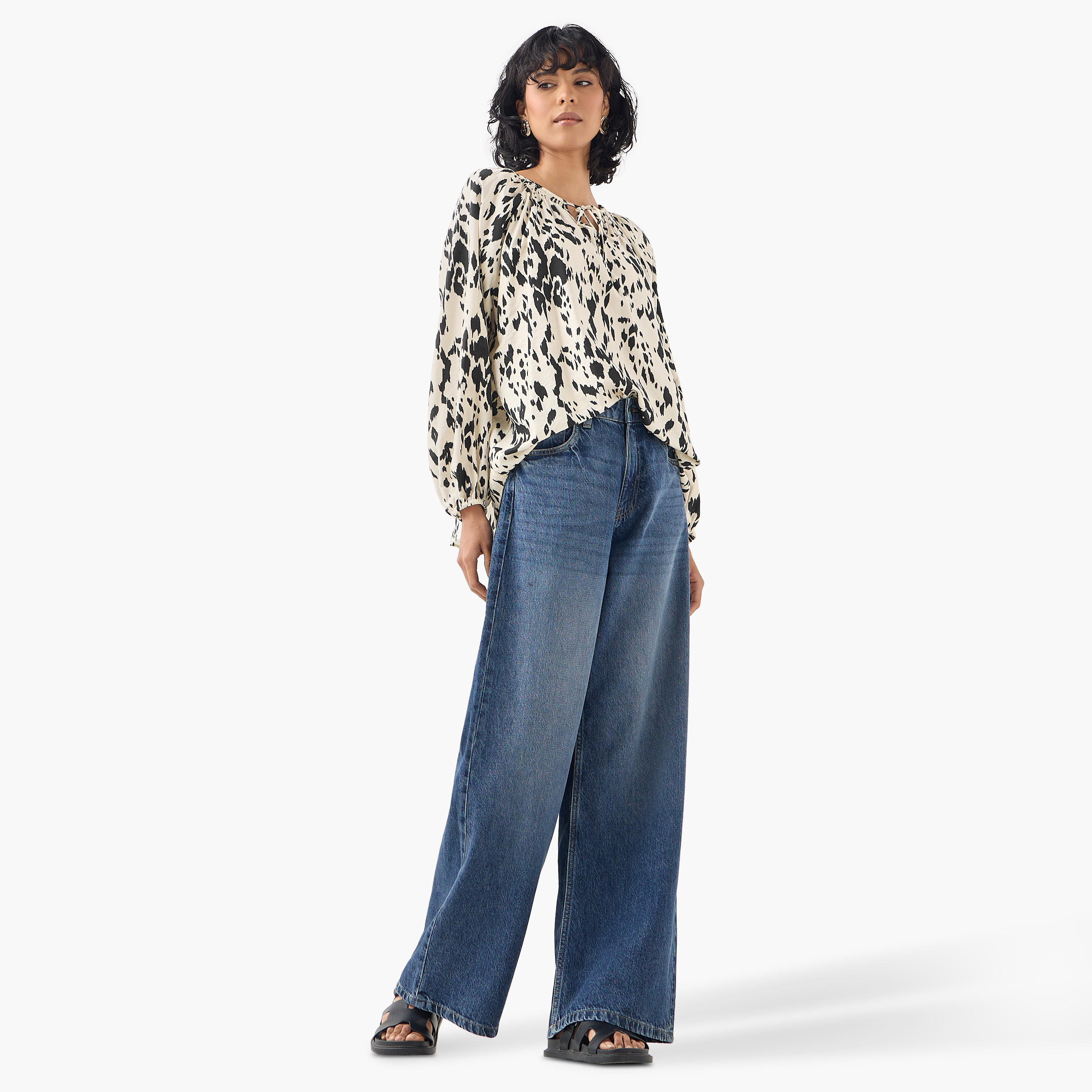 بلوزة بطبعات وياقة بكشكش ورباط-women-clothing-shirtsandblouses-blouses-image-4