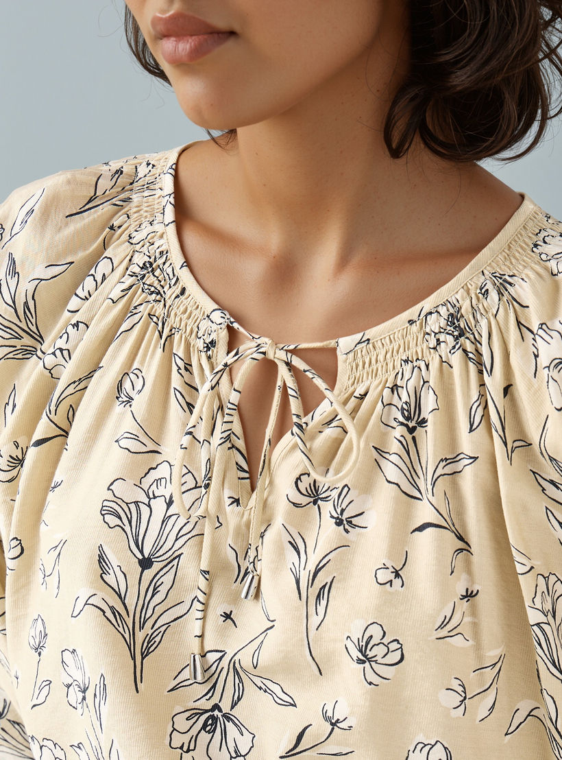 بلوزة بطبعات زهرية وياقة كشكش ورباط-women-clothing-shirtsandblouses-blouses-image-4
