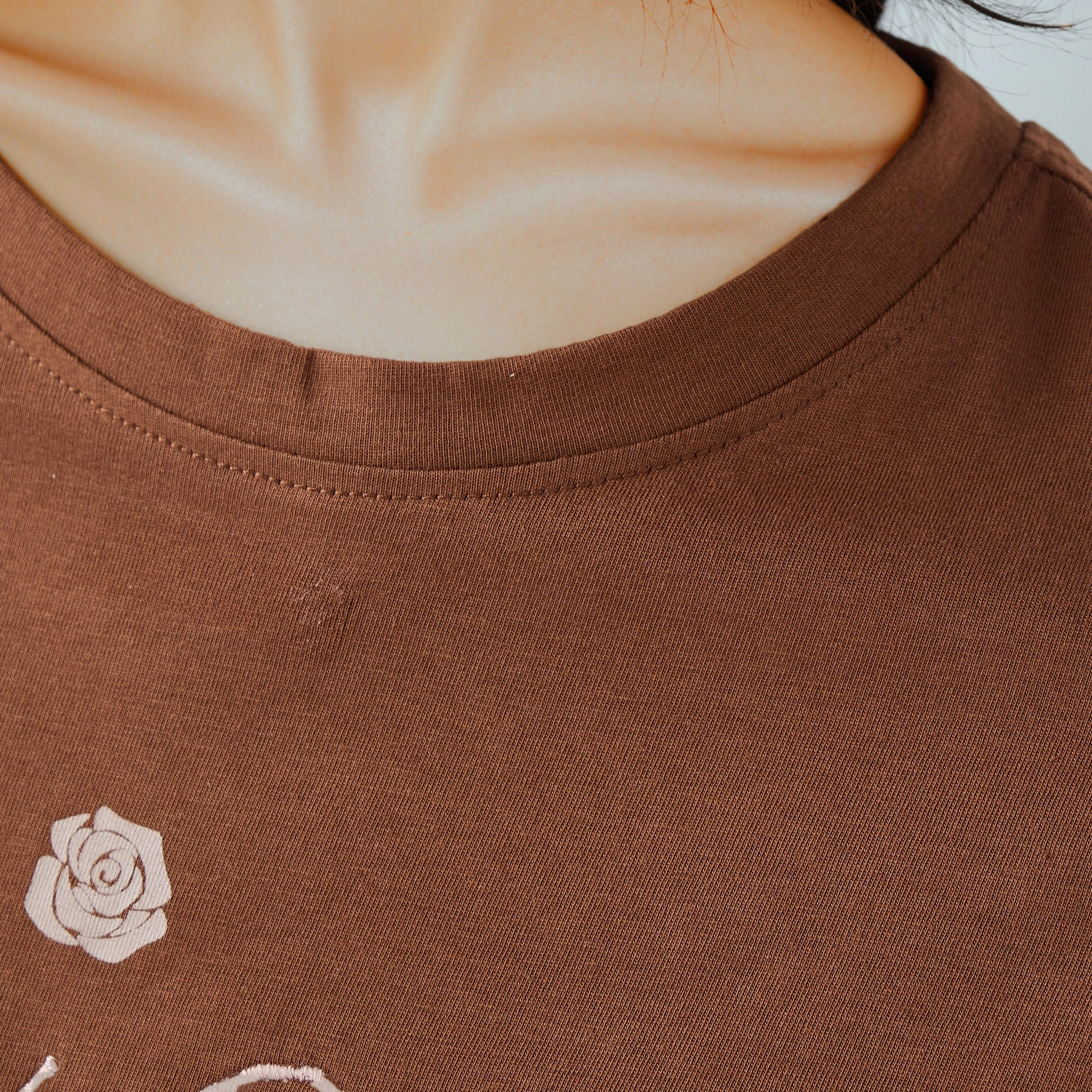 تيشيرت بياقة ضيقة وطبعات-women-clothing-tshirts-image-5