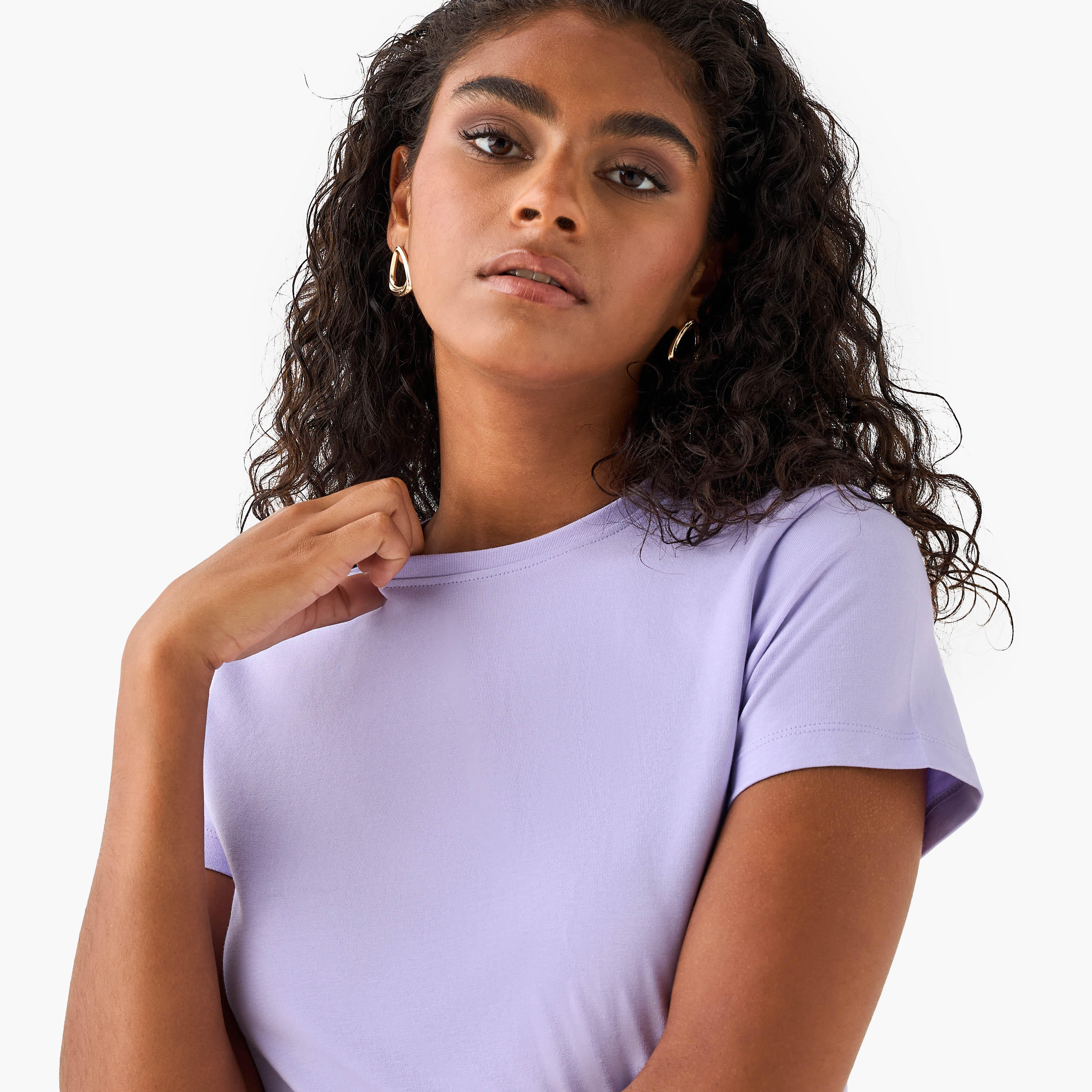 تيشيرت بقصة سليم وياقة ضيقة-women-clothing-tshirts-image-2