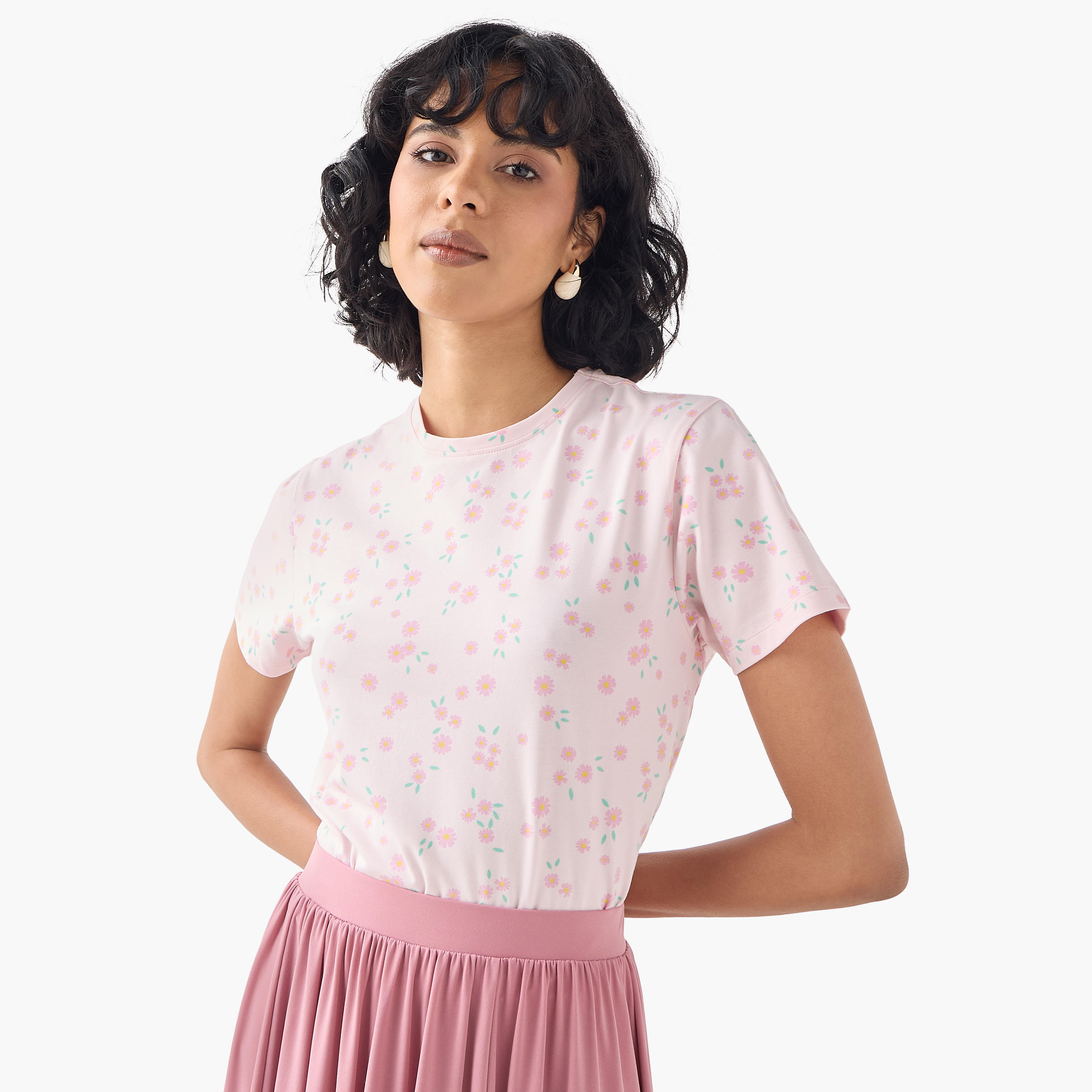 تيشيرت بياقة ضيقة وأكمام قصيرة وطبعات أزهار-women-clothing-tshirts-image-1