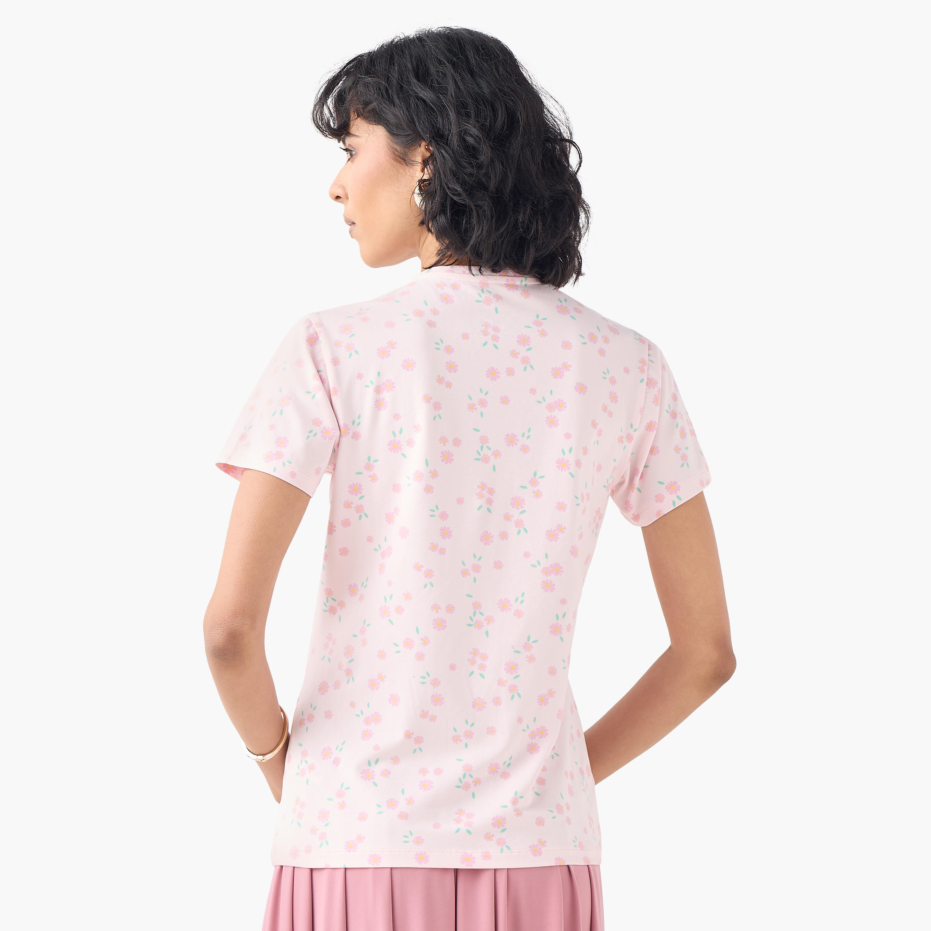 تيشيرت بياقة ضيقة وأكمام قصيرة وطبعات أزهار-women-clothing-tshirts-image-3